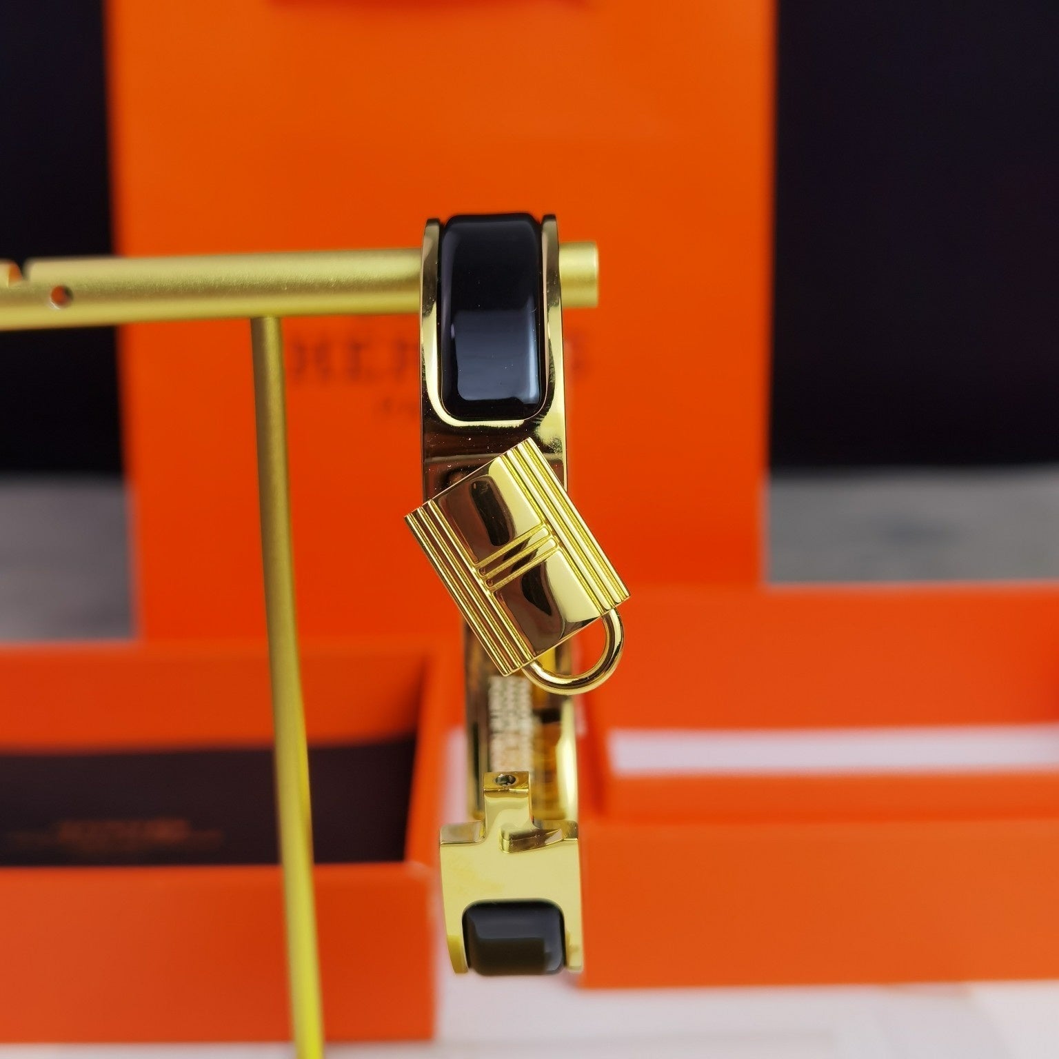 HELENE LOCK BRACELET GOLD