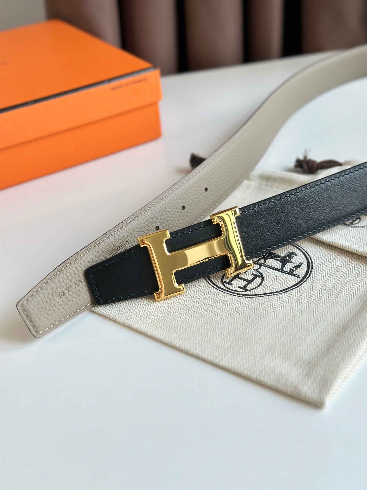 HELENE H REVERSIBLE LEATHER BELT — BEIGE & BLACK (GOLD HARDWARE, 32MM)