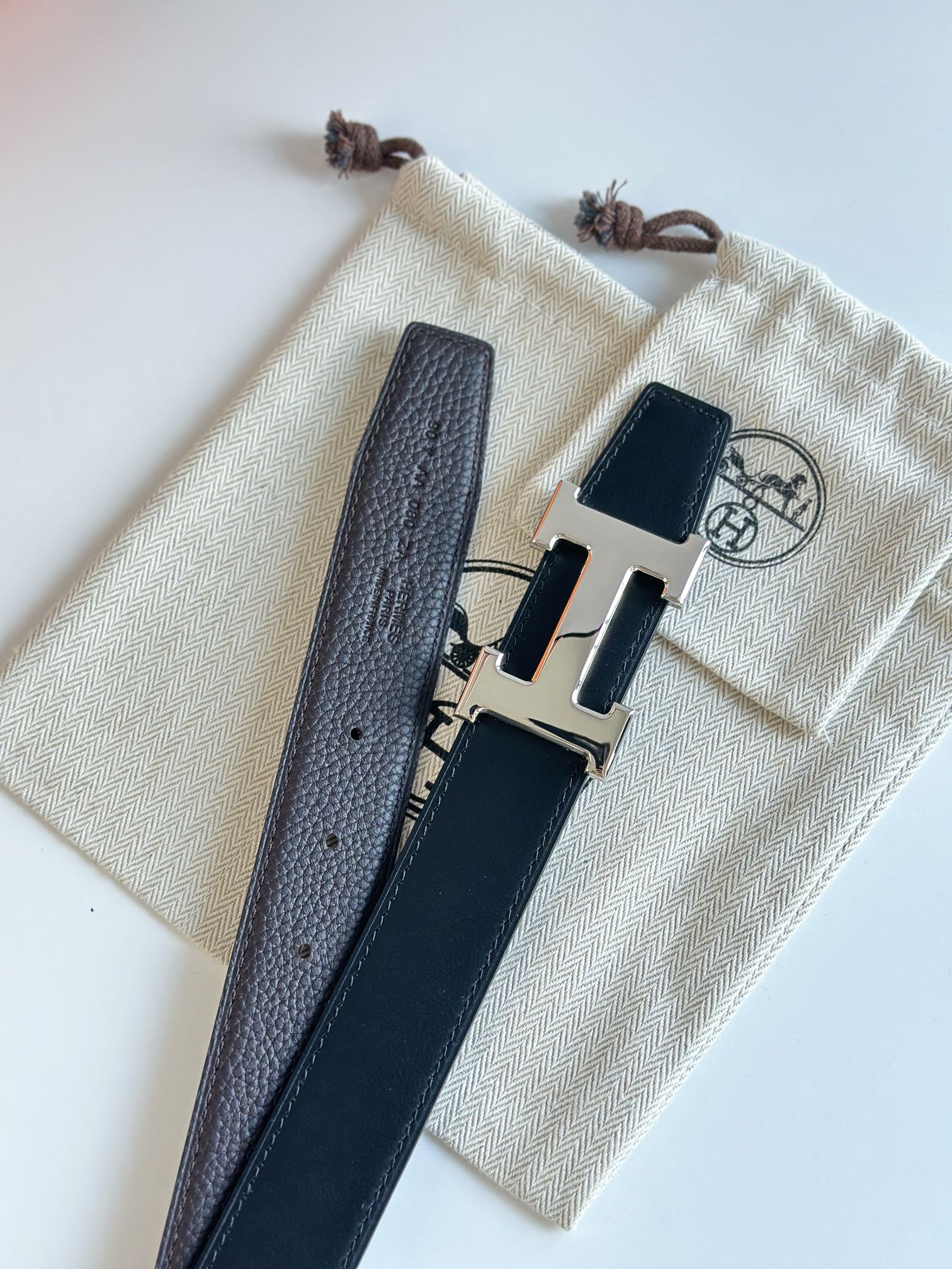 HELENE H REVERSIBLE LEATHER BELT — BLACK & EBONY (SILVER HARDWARE, 32MM)