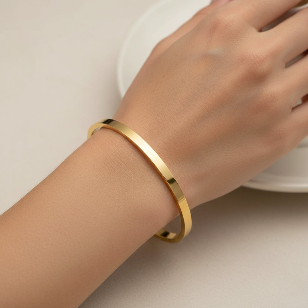 Lilah Gold Bangle