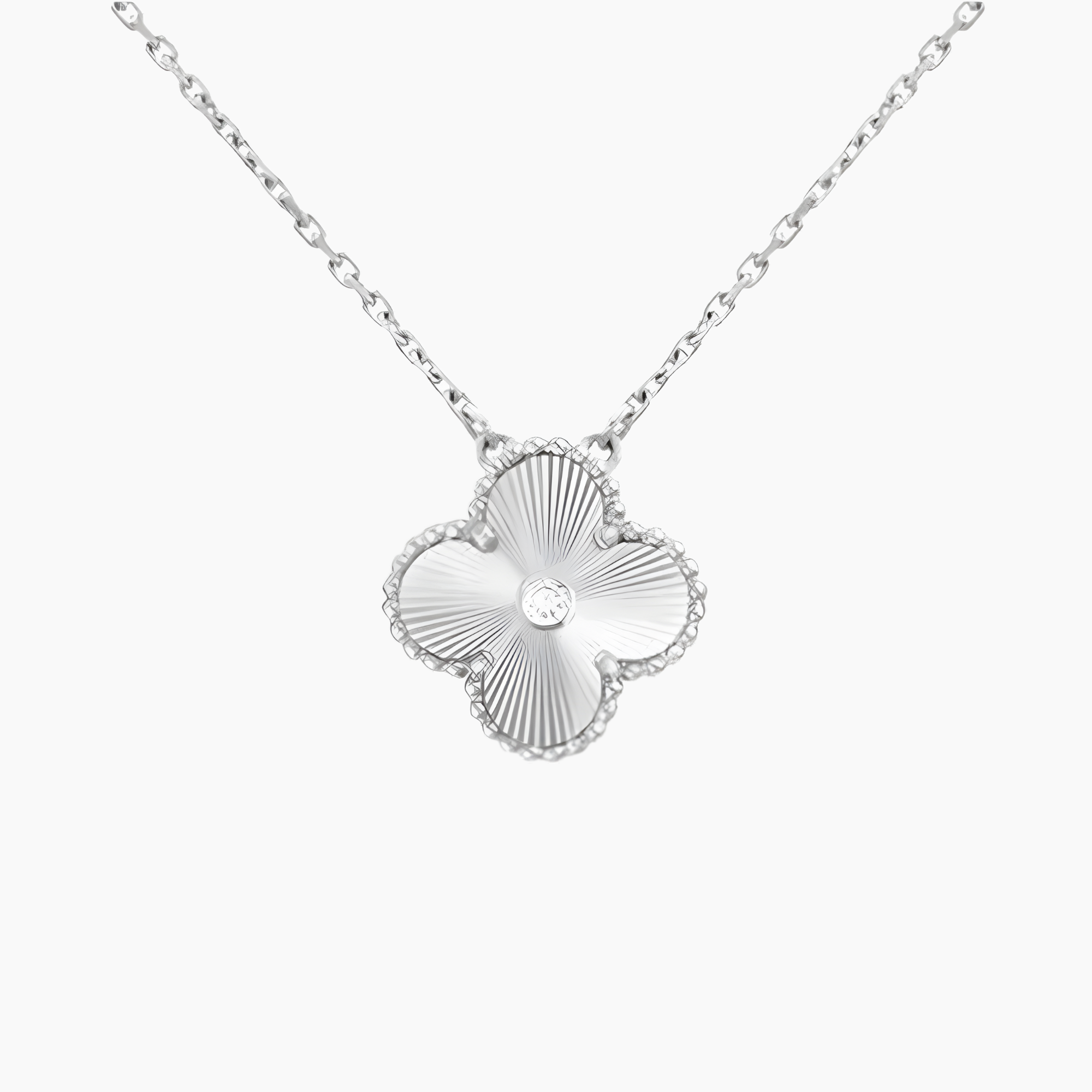 CLOVER  15MM DIAMOND LASER NECKLACE SILVER