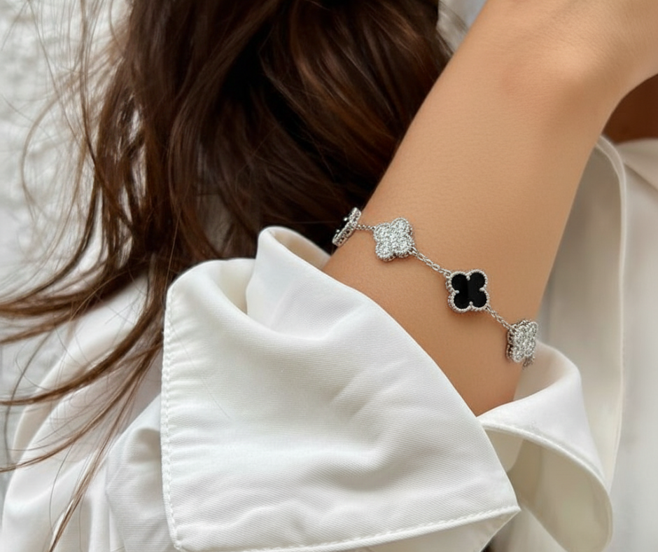CLOVER 5 MOTIF ONYXS DIAMOND BRACELET SILVER