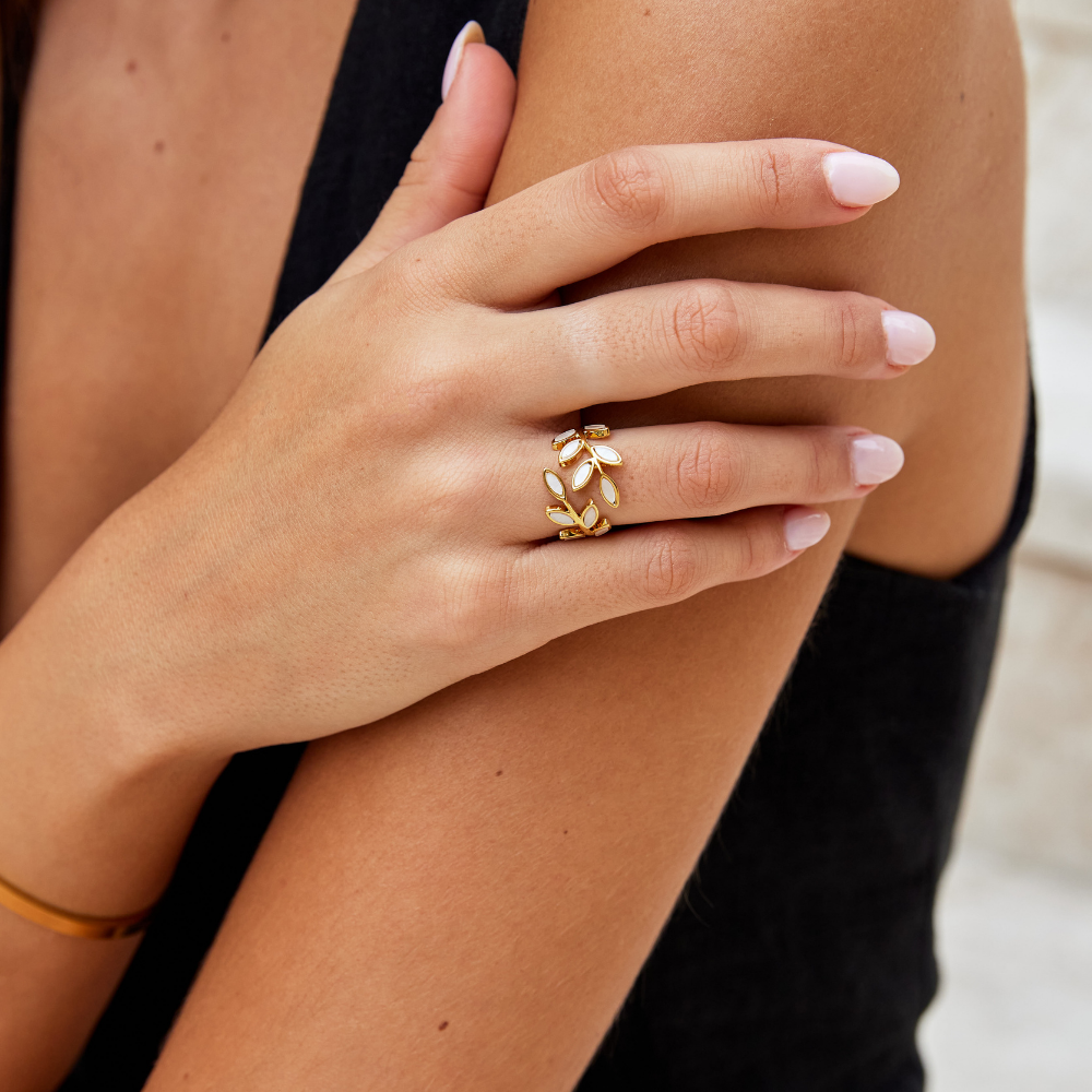 Serene Gold Leaf Ring