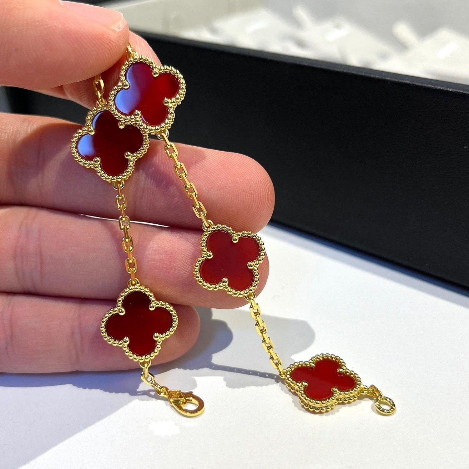 CLOVER 5 MOTIFS RED AGATE  BRACELET