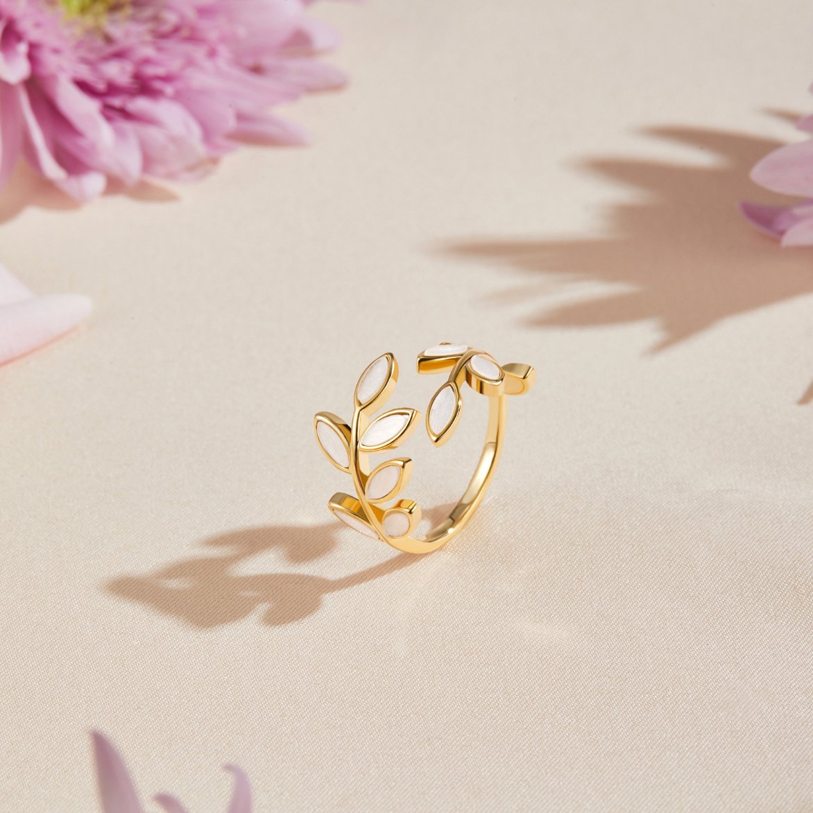 Serene Gold Leaf Ring
