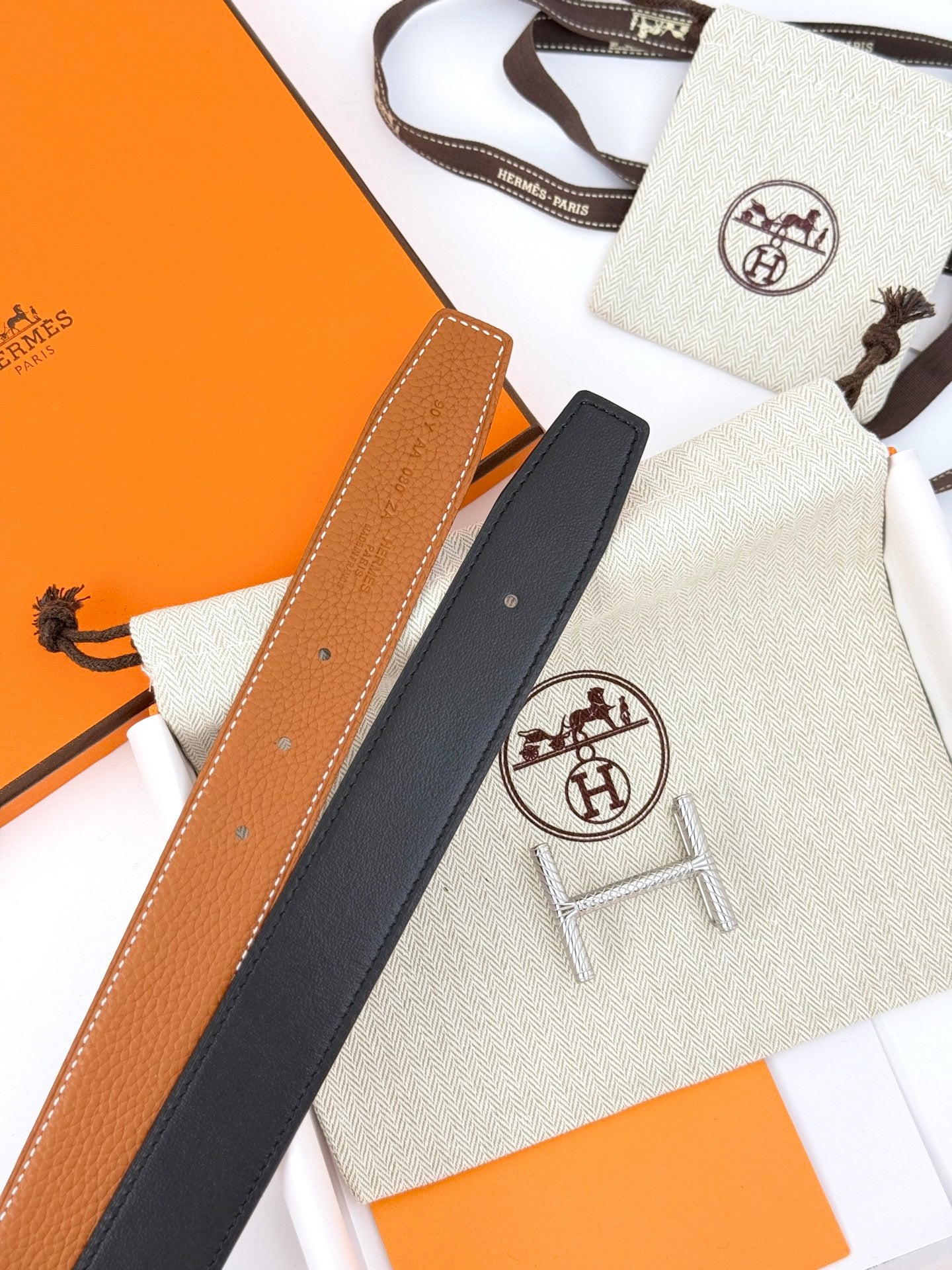 HELENE HISSEO REVERSIBLE LEATHER BELT — BROWN (SILVER HARDWARE, 32MM)