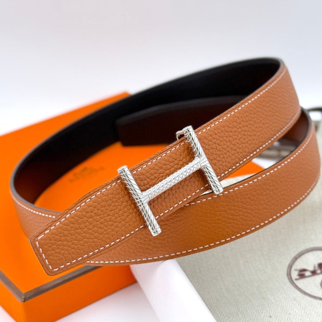HELENE HISSEO REVERSIBLE LEATHER BELT — BROWN (SILVER HARDWARE, 32MM)