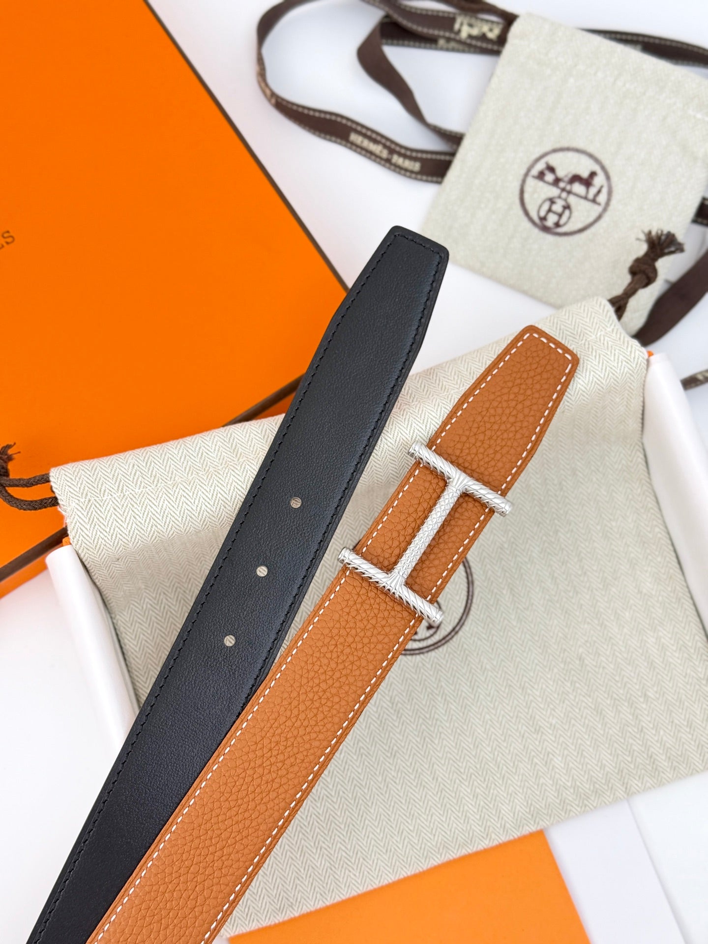 HELENE HISSEO REVERSIBLE LEATHER BELT — BROWN (SILVER HARDWARE, 32MM)