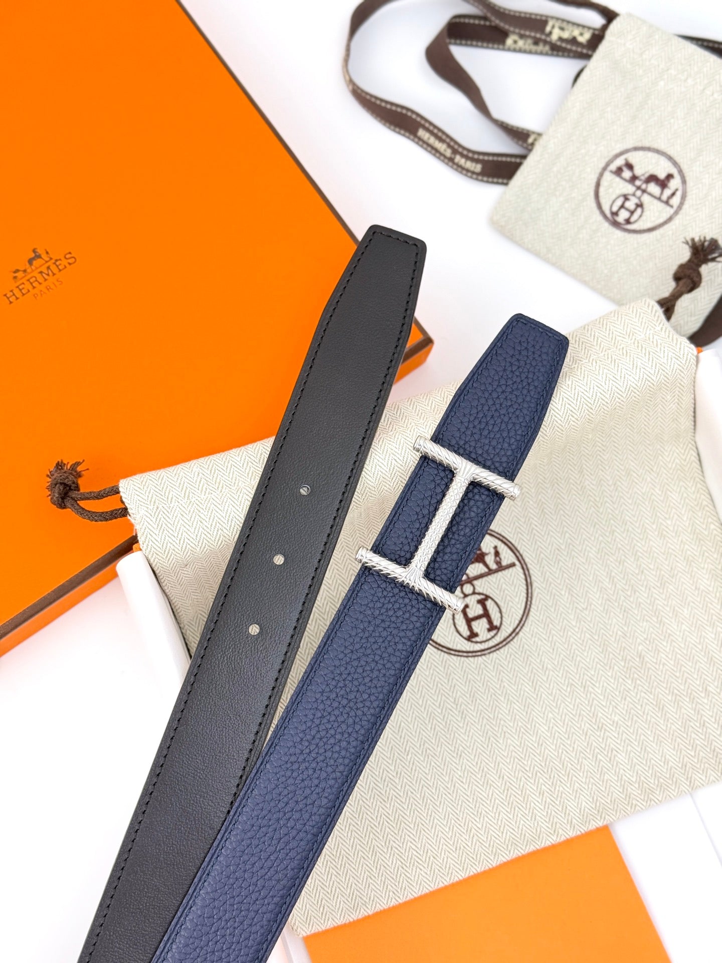 HELENE HISSEO REVERSIBLE LEATHER BELT — NAVY BLUE (SILVER HARDWARE, 32MM)