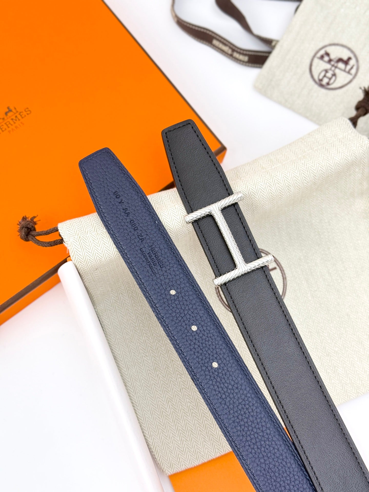 HELENE HISSEO REVERSIBLE LEATHER BELT — NAVY BLUE (SILVER HARDWARE, 32MM)