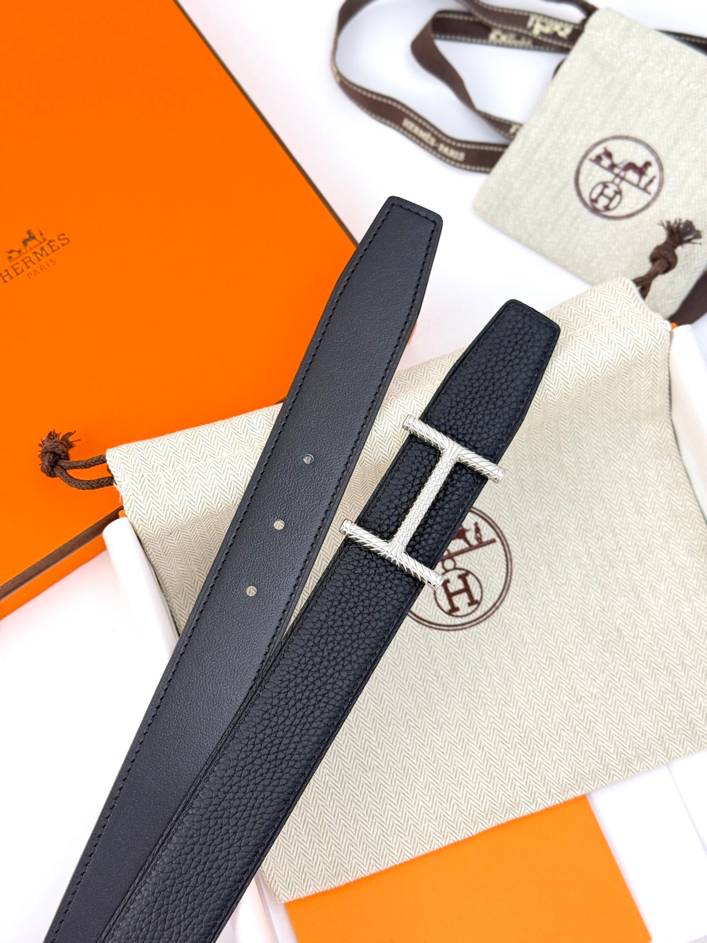 HELENE HISSEO REVERSIBLE LEATHER BELT — BLACK (SILVER HARDWARE, 32MM)