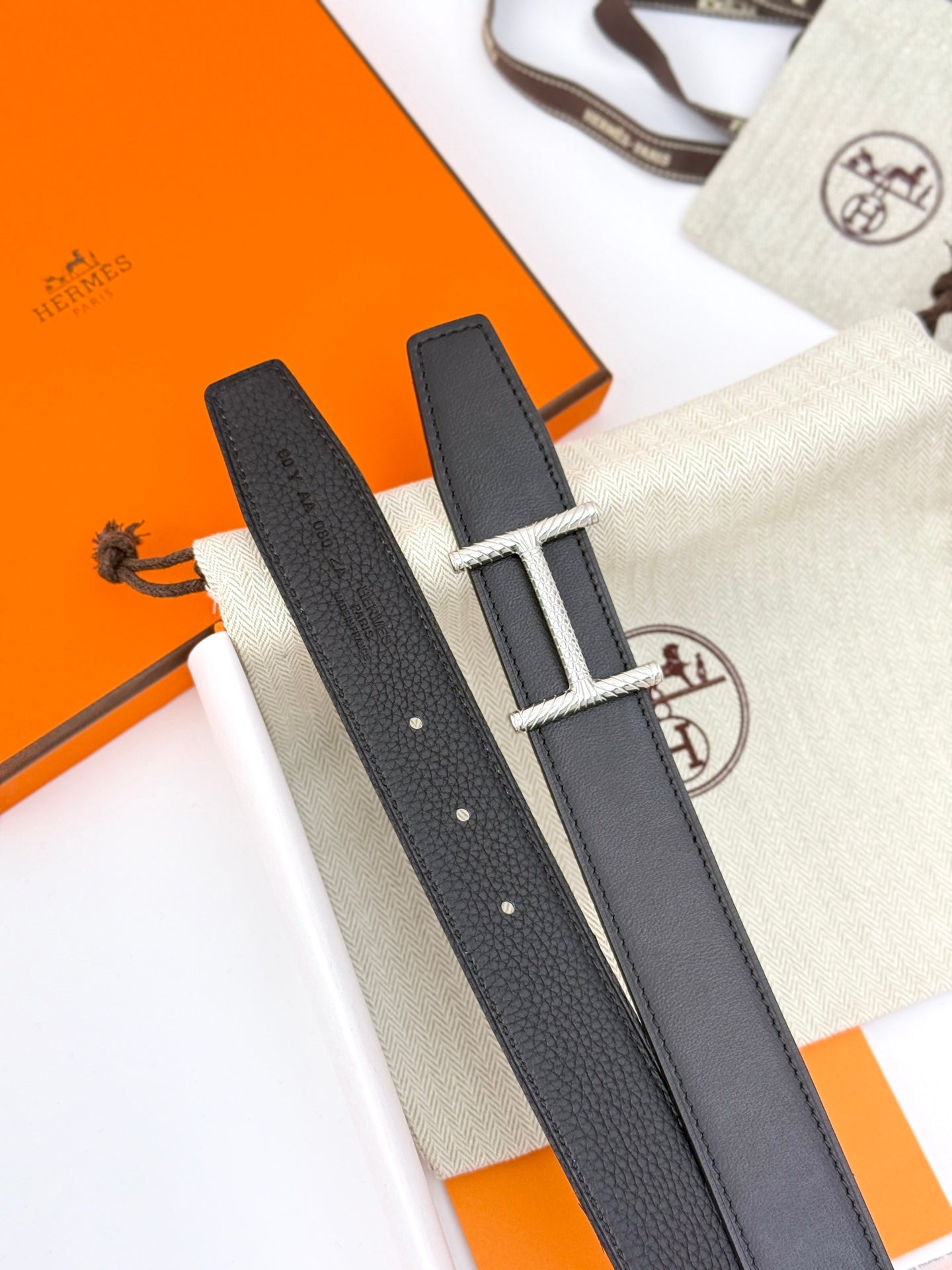 HELENE HISSEO REVERSIBLE LEATHER BELT — BLACK (SILVER HARDWARE, 32MM)