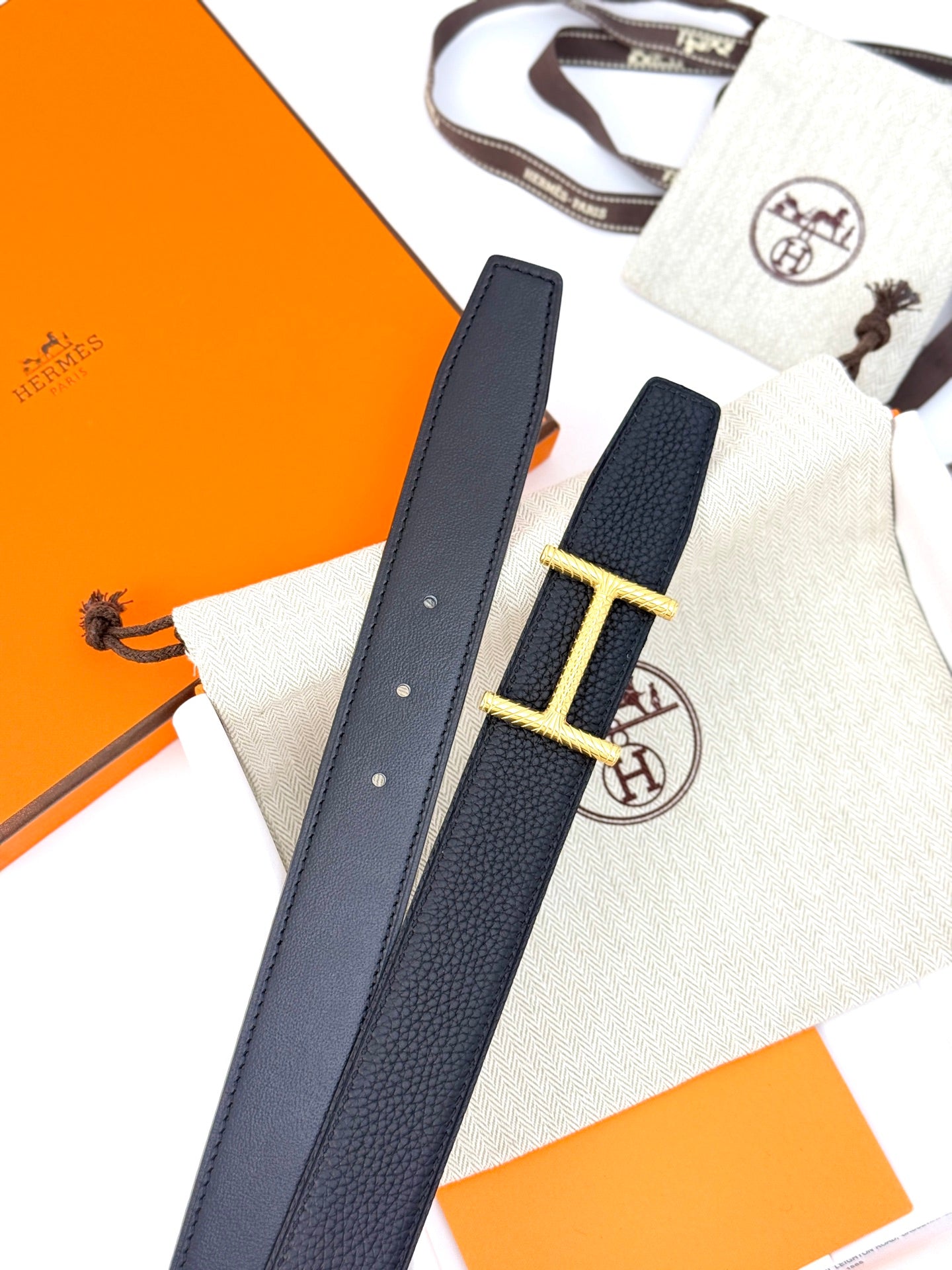 HELENE HISSEO REVERSIBLE LEATHER BELT — BLACK (GOLD HARDWARE, 32MM)