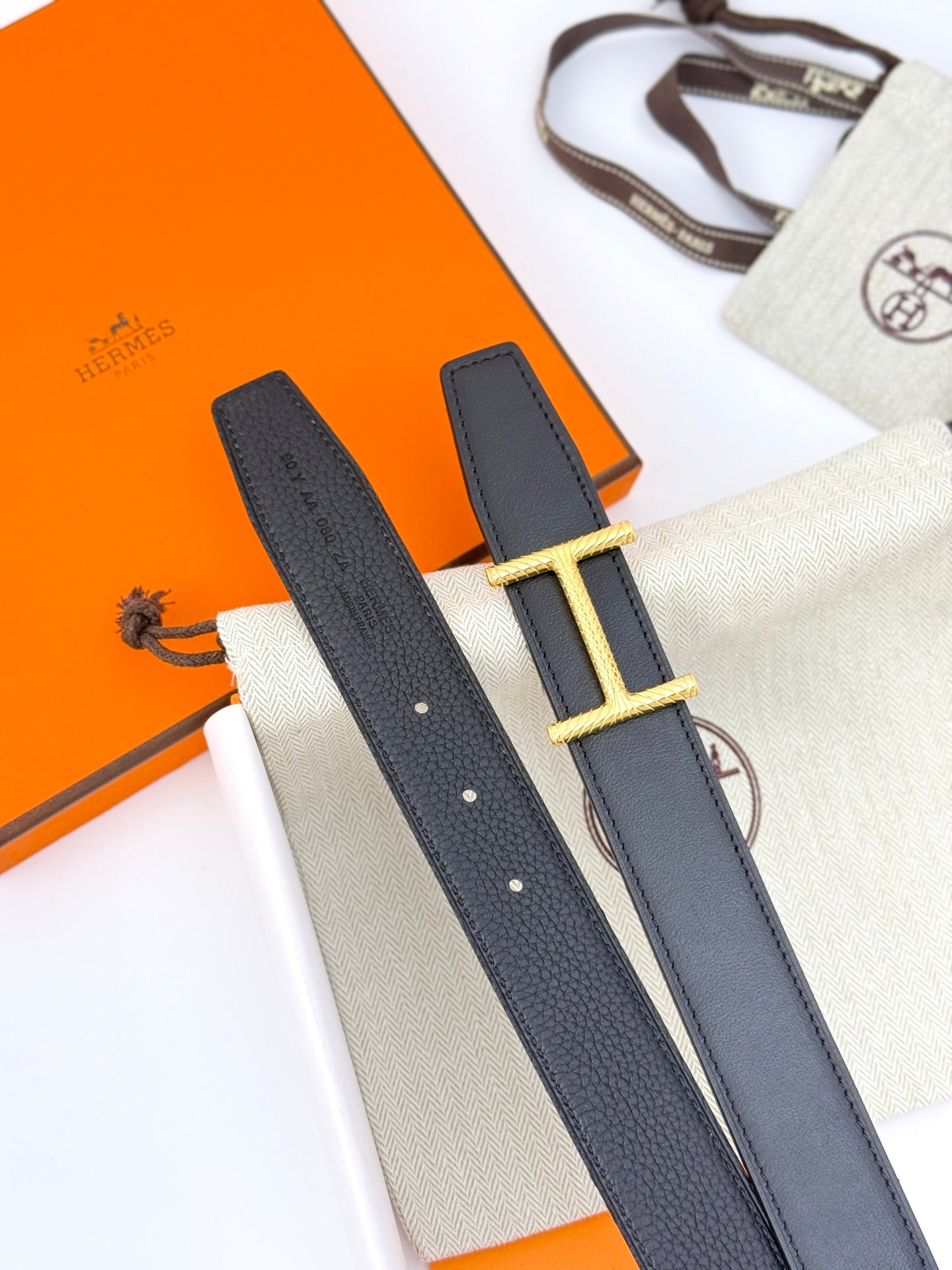 HELENE HISSEO REVERSIBLE LEATHER BELT — BLACK (GOLD HARDWARE, 32MM)