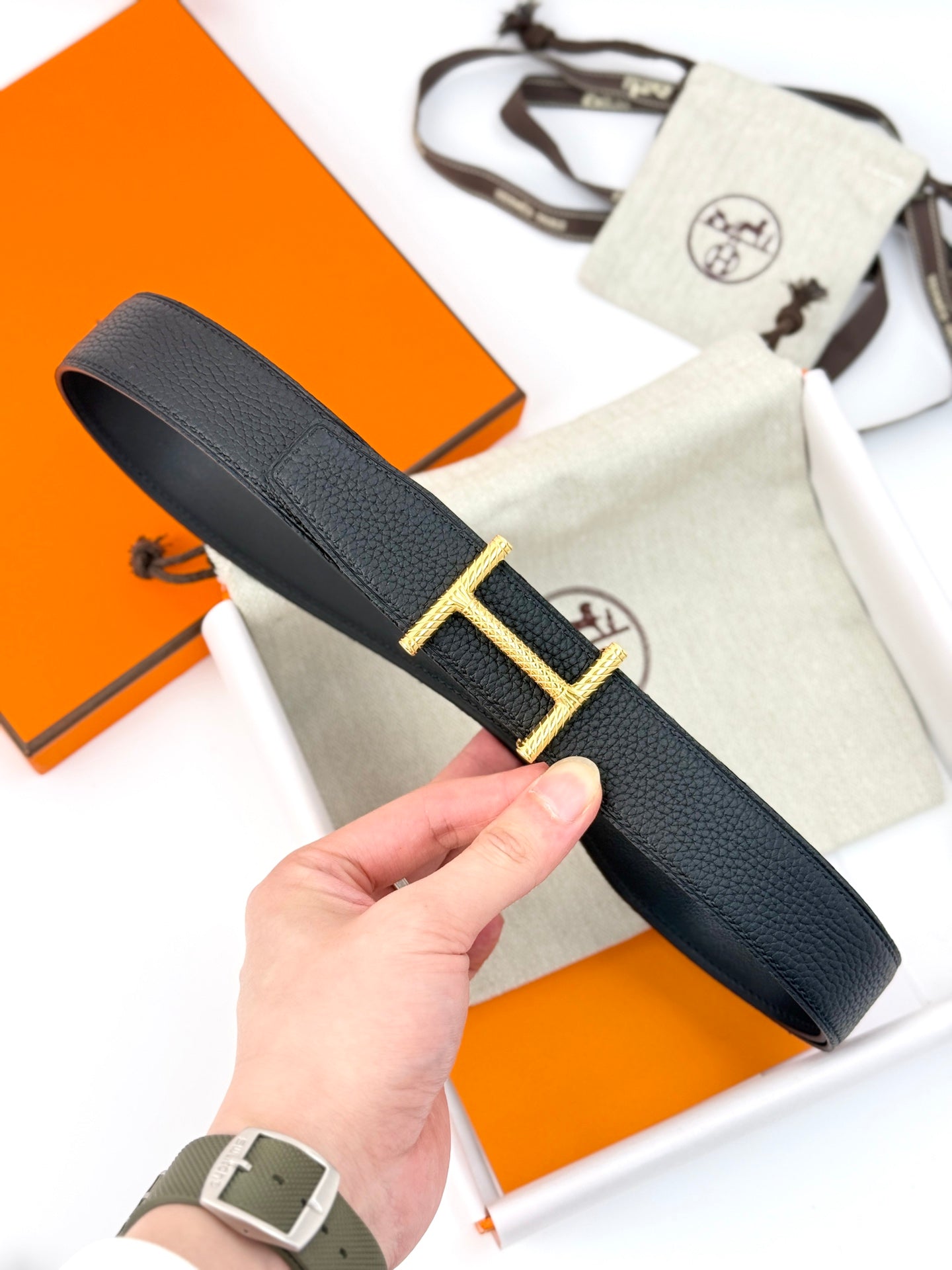 HELENE HISSEO REVERSIBLE LEATHER BELT — BLACK (GOLD HARDWARE, 32MM)