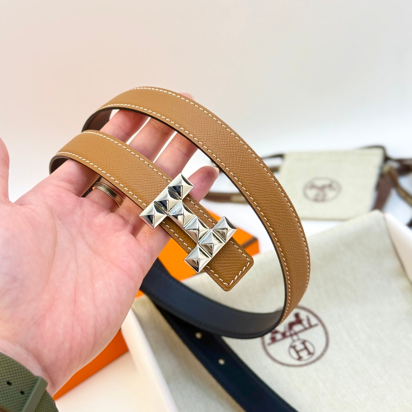 HELENE INFINI REVERSIBLE LEATHER BELT — BROWN EPSOM (SILVER HARDWARE, 24MM)