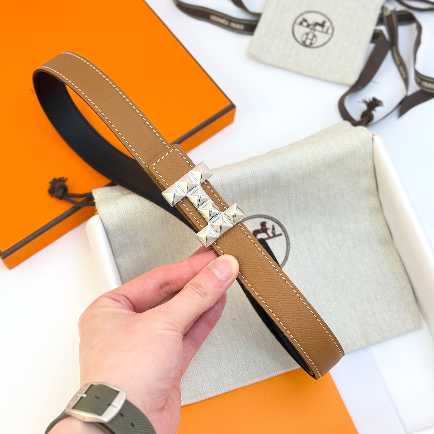 HELENE INFINI REVERSIBLE LEATHER BELT — BROWN EPSOM (SILVER HARDWARE, 24MM)