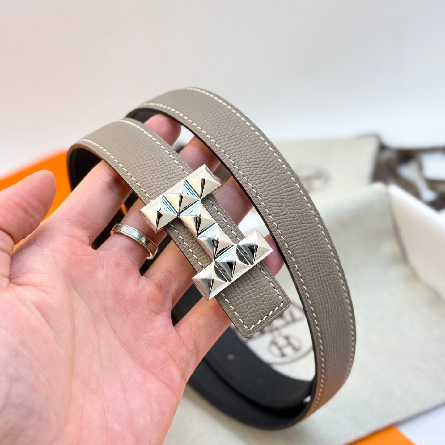 HELENE INFINI REVERSIBLE LEATHER BELT — GRAY EPSOM (SILVER HARDWARE, 24MM)