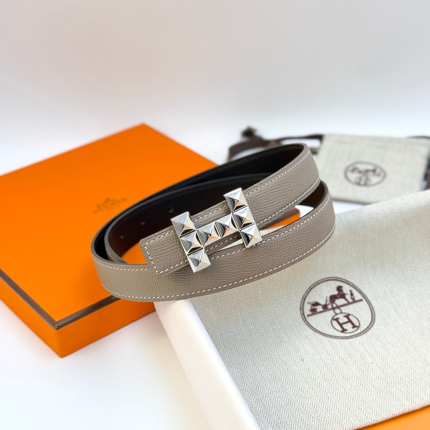 HELENE INFINI REVERSIBLE LEATHER BELT — GRAY EPSOM (SILVER HARDWARE, 24MM)