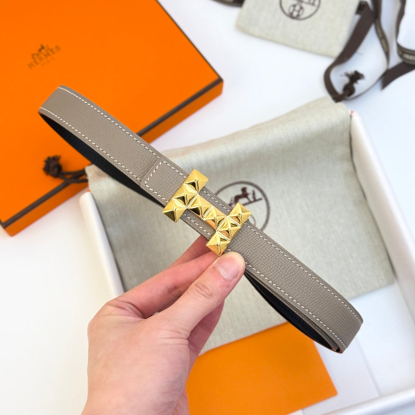 HELENE INFINI REVERSIBLE LEATHER BELT — GRAY EPSOM (GOLD HARDWARE, 24MM)