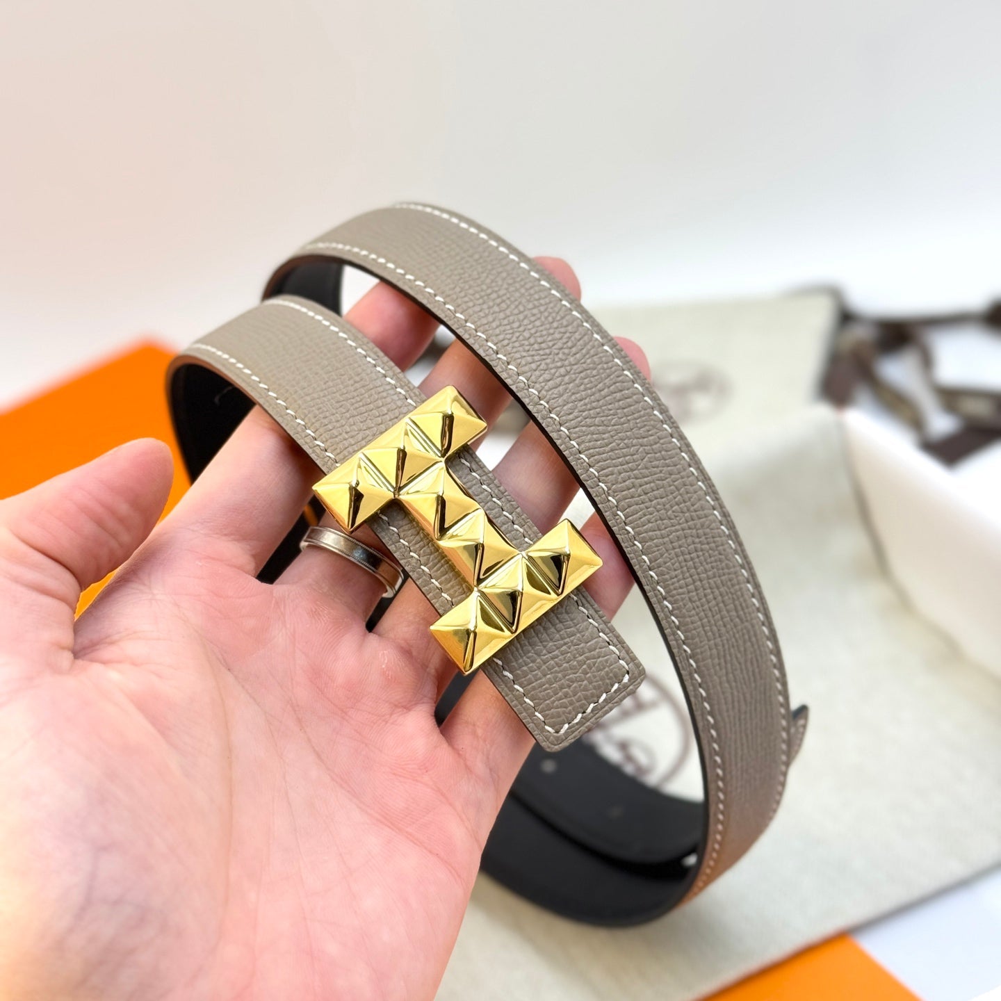 HELENE INFINI REVERSIBLE LEATHER BELT — GRAY EPSOM (GOLD HARDWARE, 24MM)