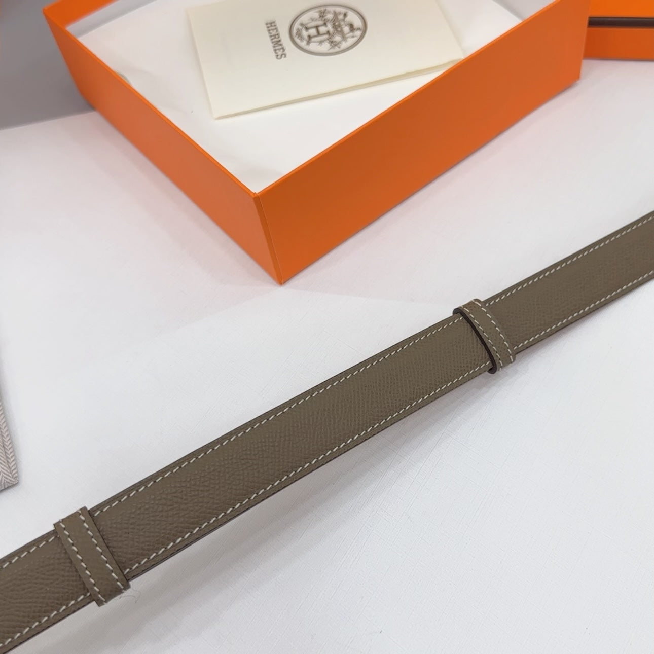 MAISON C.D.C. LEATHER BELT — ETAIN EPSOM (GOLD HARDWARE, 30MM)