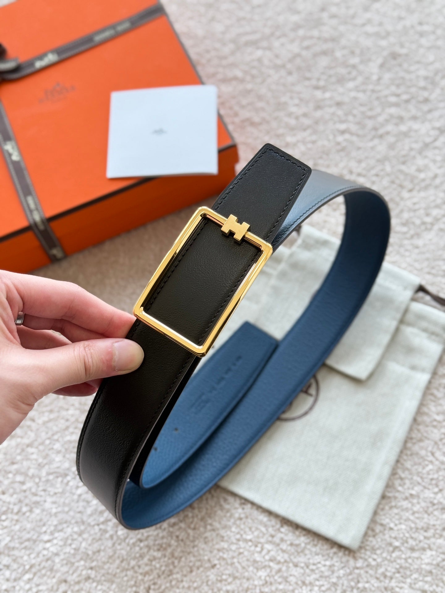 HELENE TUBE H REVERSIBLE LEATHER BELT — PRUSSIAN BLUE & BLACK (GOLD HARDWARE, 38MM)