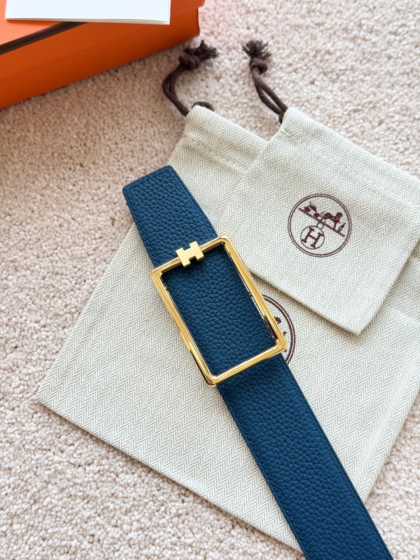 HELENE TUBE H REVERSIBLE LEATHER BELT — PRUSSIAN BLUE & BLACK (GOLD HARDWARE, 38MM)