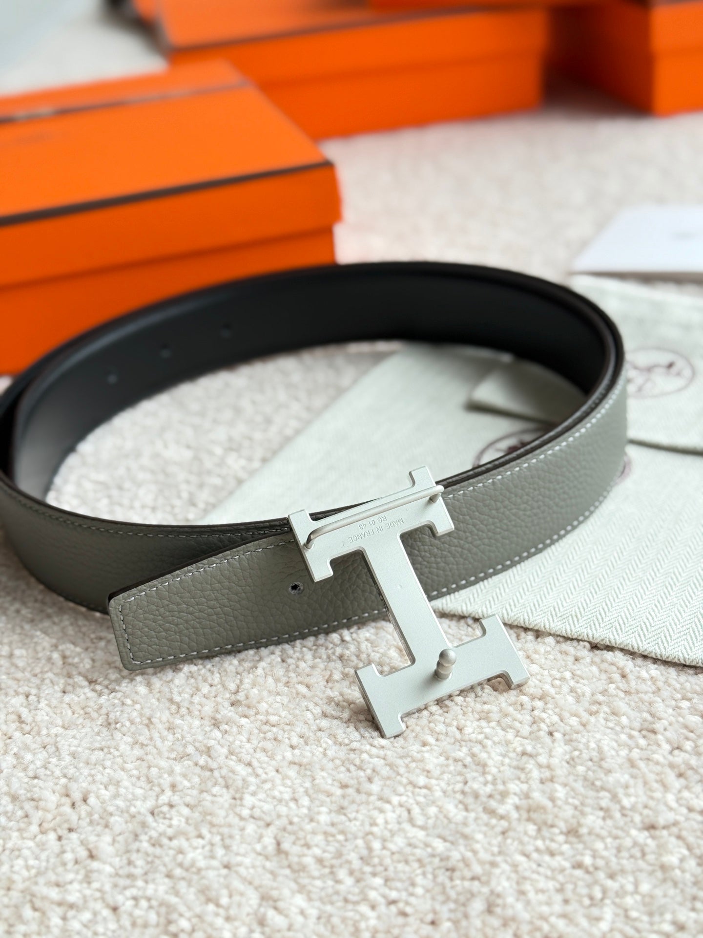 HELENE H FAUBOURG LEATHER BELT — GRAY GREEN (SILVER HARDWARE, 32MM)