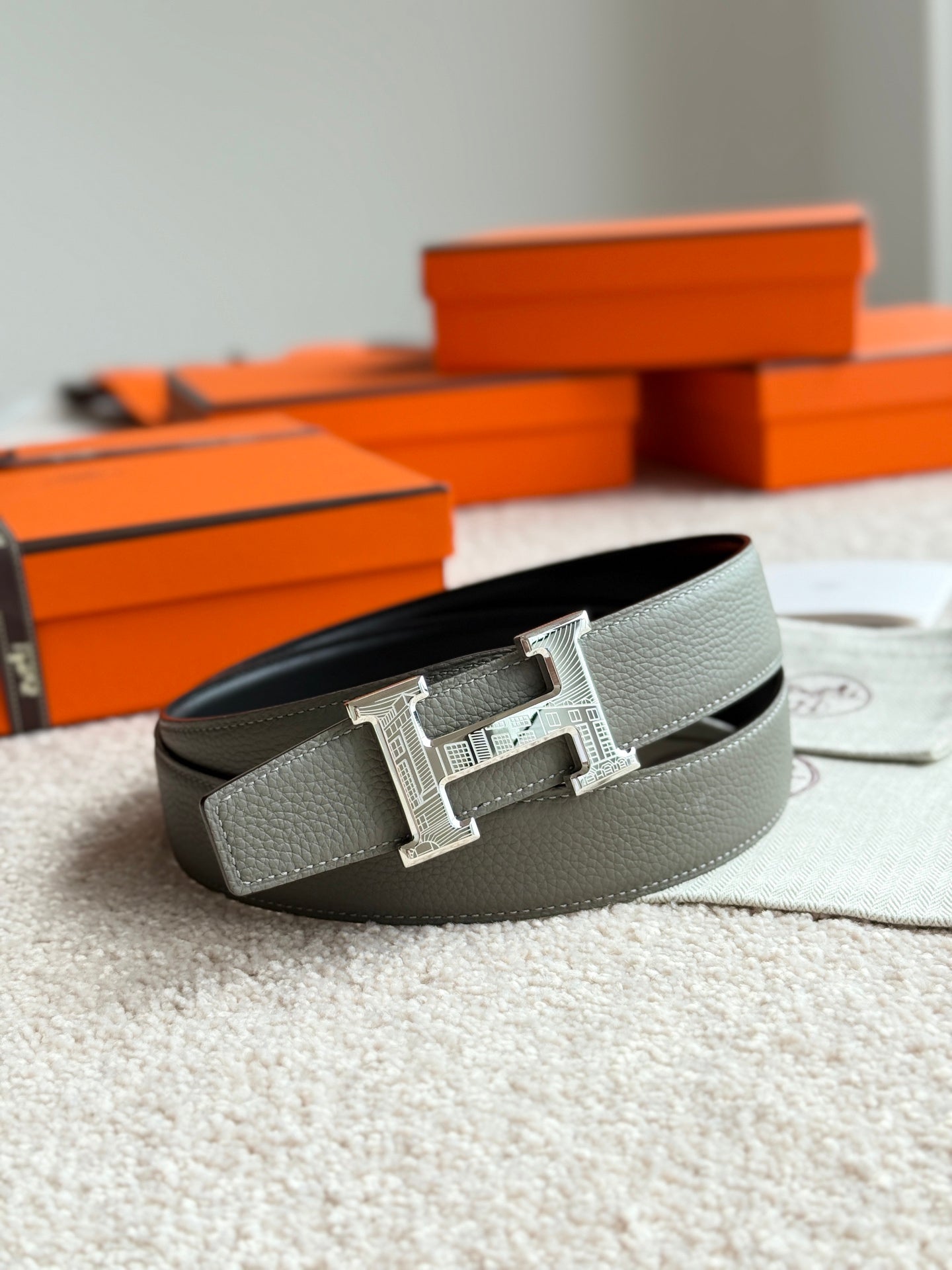 HELENE H FAUBOURG LEATHER BELT — GRAY GREEN (SILVER HARDWARE, 32MM)