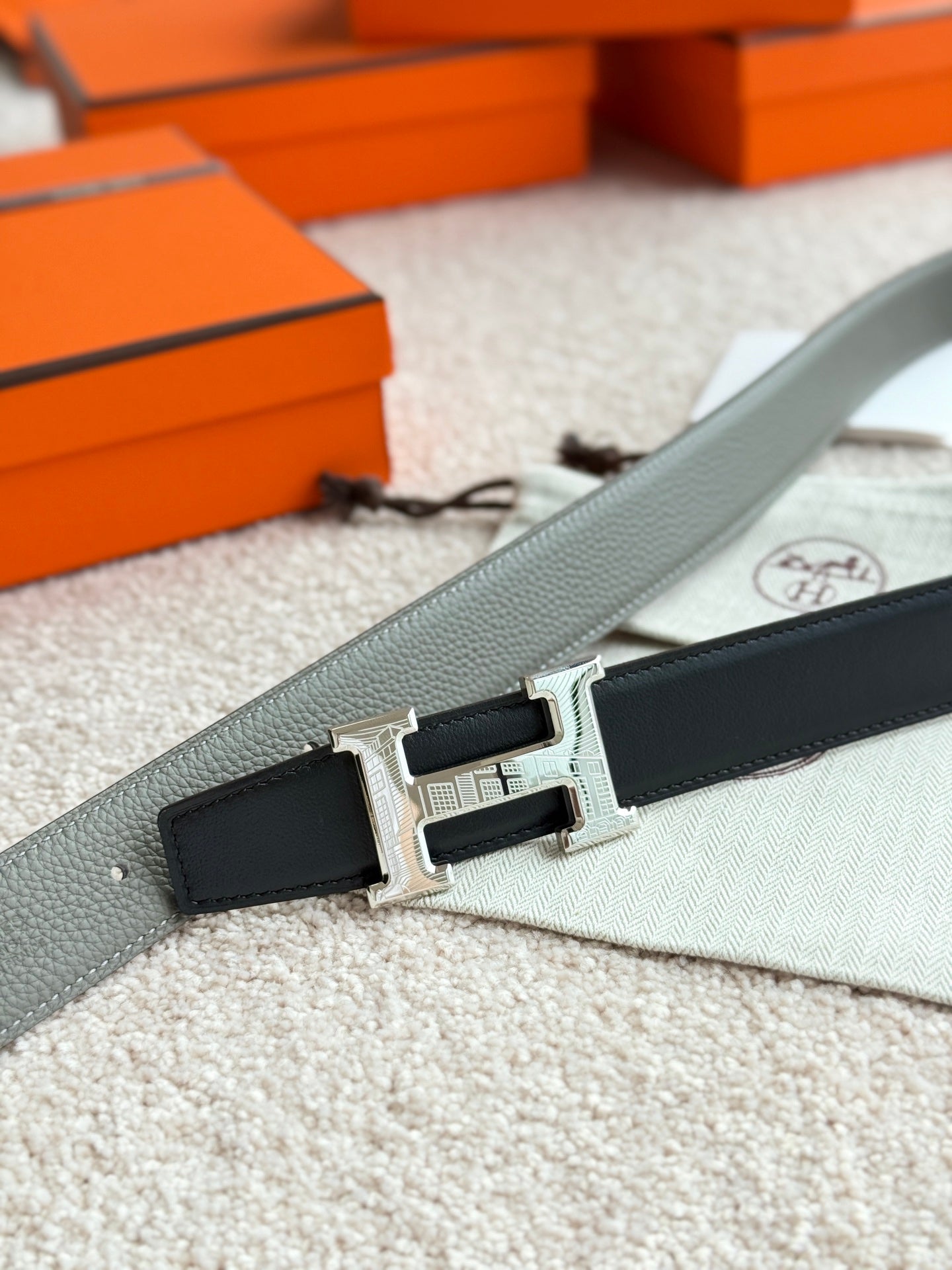 HELENE H FAUBOURG LEATHER BELT — GRAY GREEN (SILVER HARDWARE, 32MM)