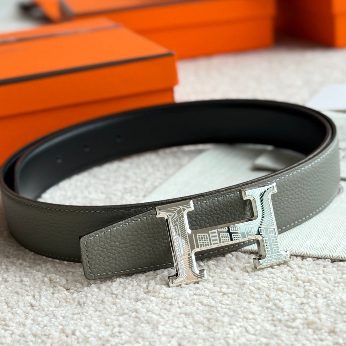 HELENE H FAUBOURG LEATHER BELT — GRAY GREEN (SILVER HARDWARE, 32MM)