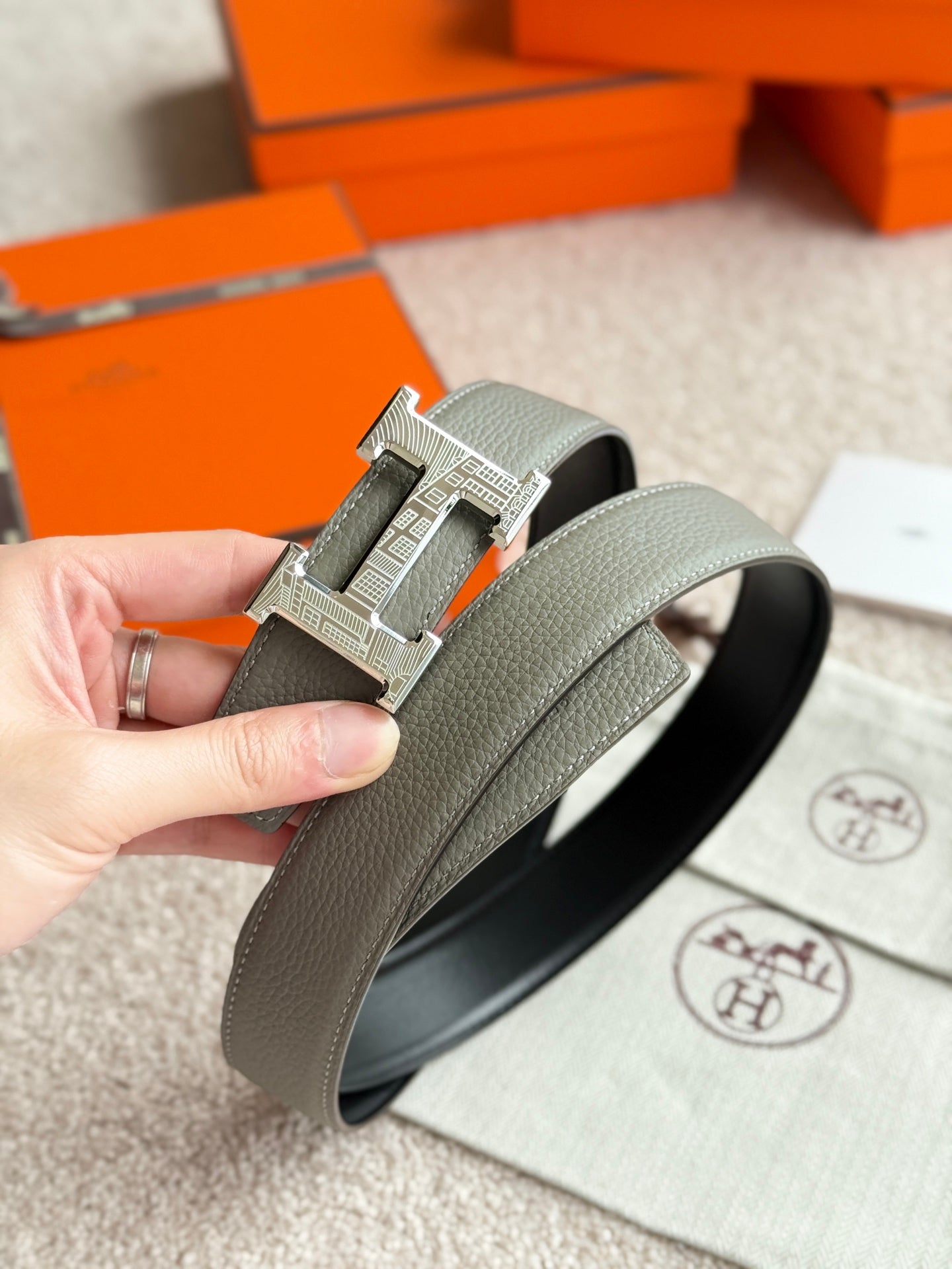 HELENE H FAUBOURG LEATHER BELT — GRAY GREEN (SILVER HARDWARE, 32MM)