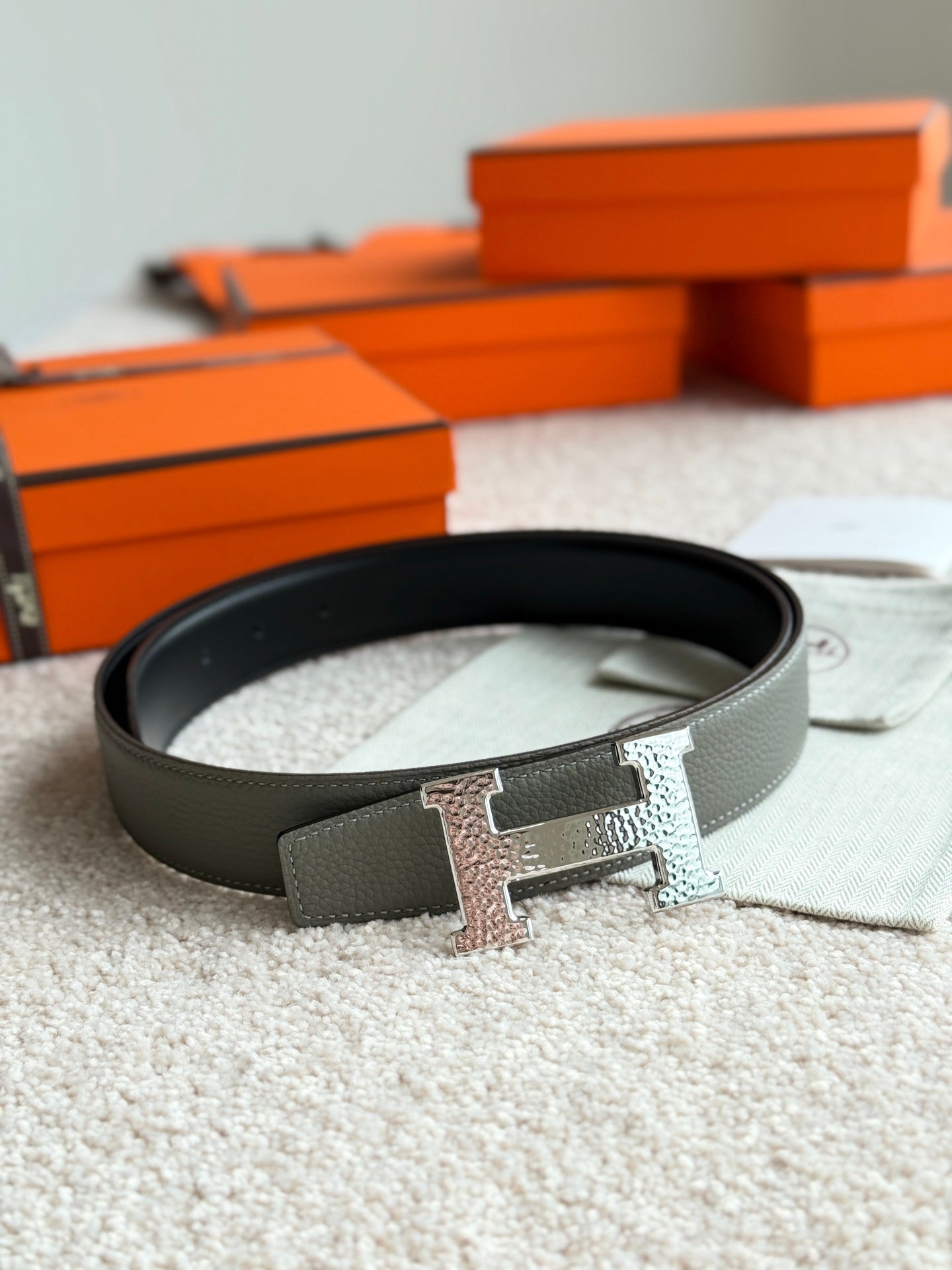 HELENE H GUILLOCHÉ LEATHER BELT — GRAY GREEN (SILVER HARDWARE, 32MM)