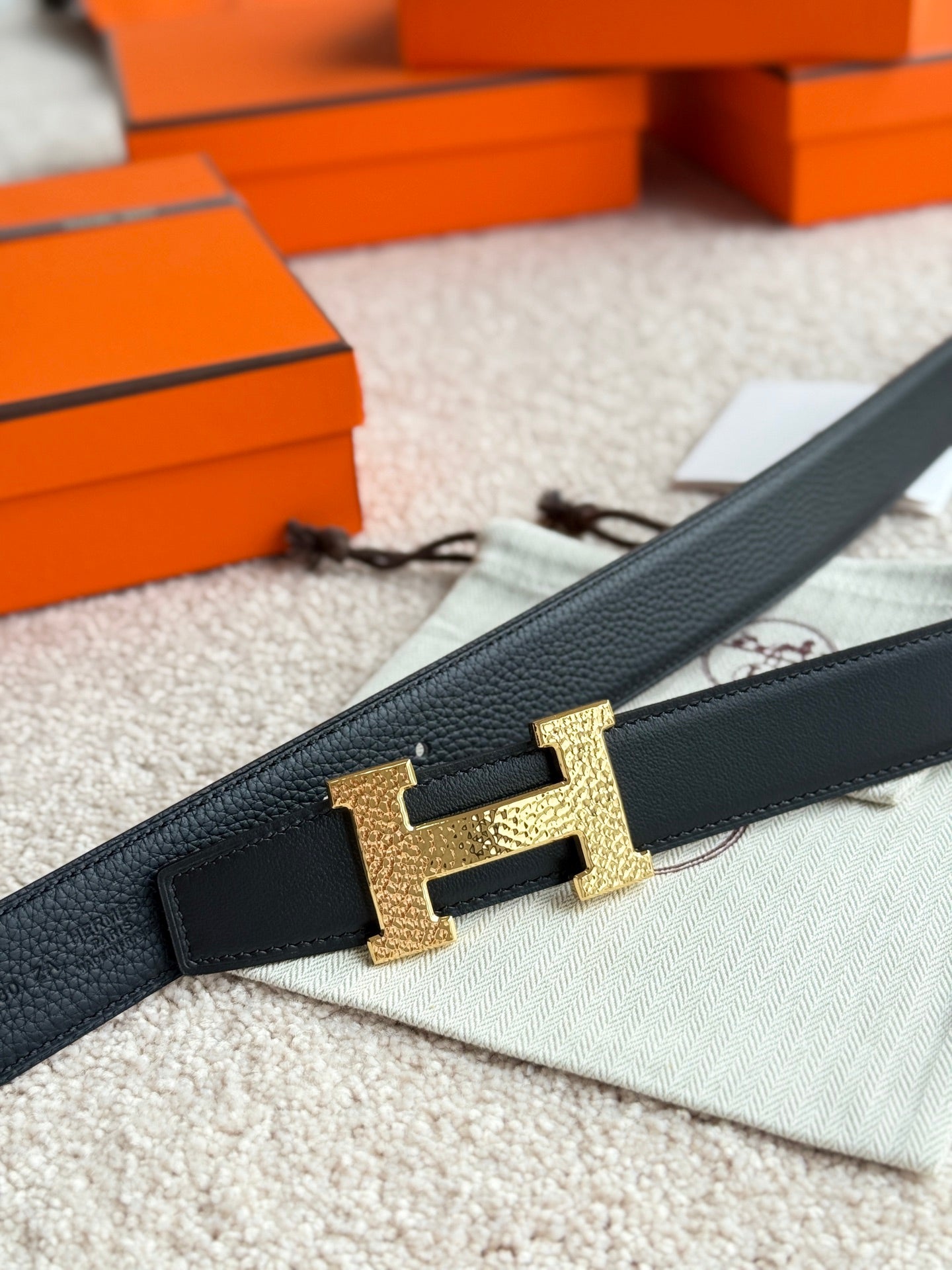 HELENE H GUILLOCHÉ LEATHER BELT — BLACK (GOLD HARDWARE, 32MM)