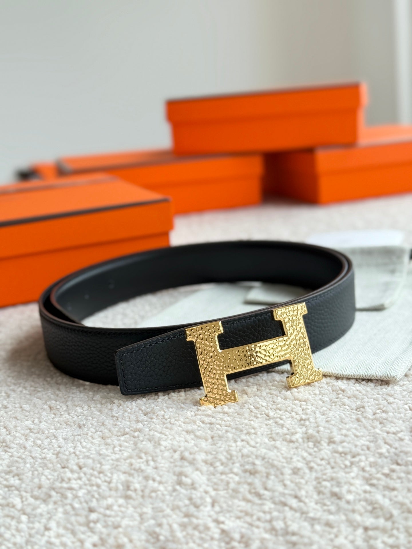 HELENE H GUILLOCHÉ LEATHER BELT — BLACK (GOLD HARDWARE, 32MM)