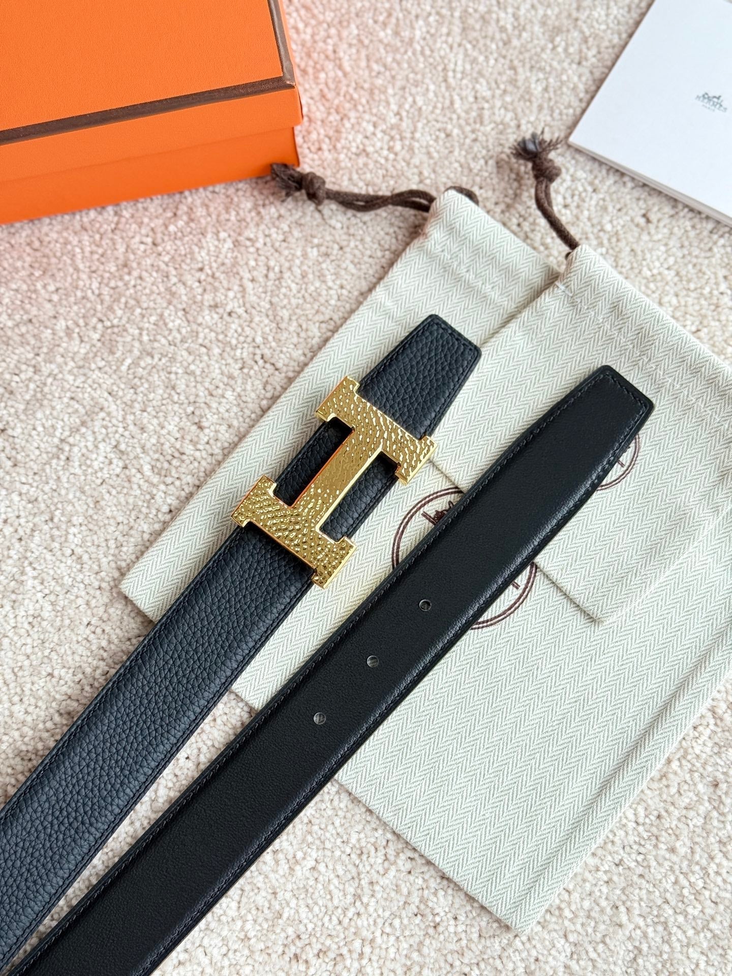 HELENE H GUILLOCHÉ LEATHER BELT — BLACK (GOLD HARDWARE, 32MM)