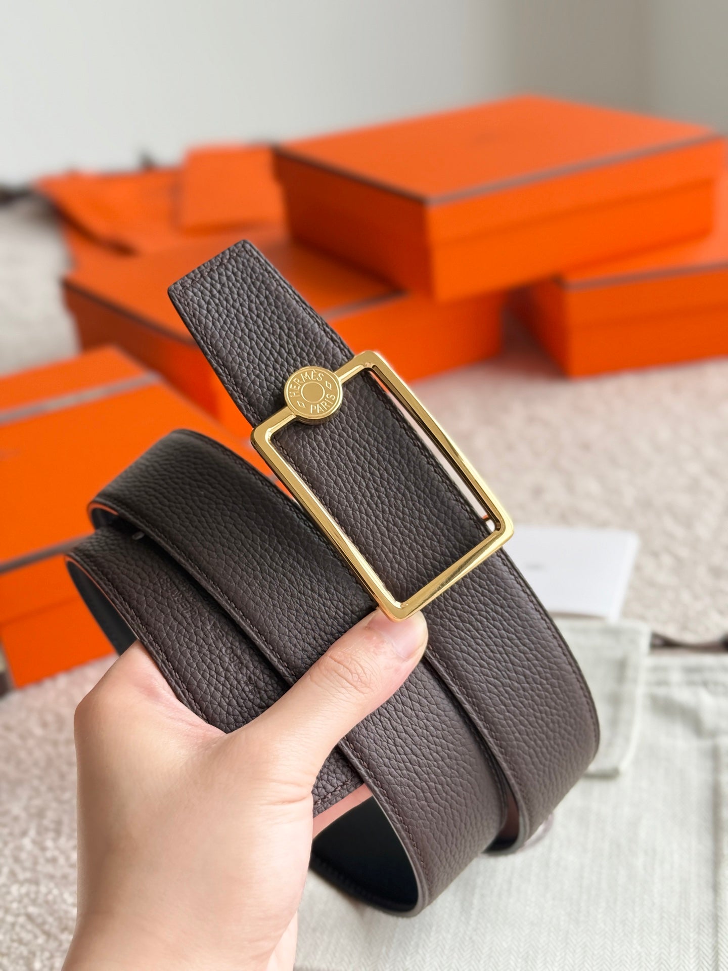 HELENE OSCAR REVERSIBLE LEATHER BELT — BLACK & CHOCOLATE (GOLD HARDWARE, 38MM)