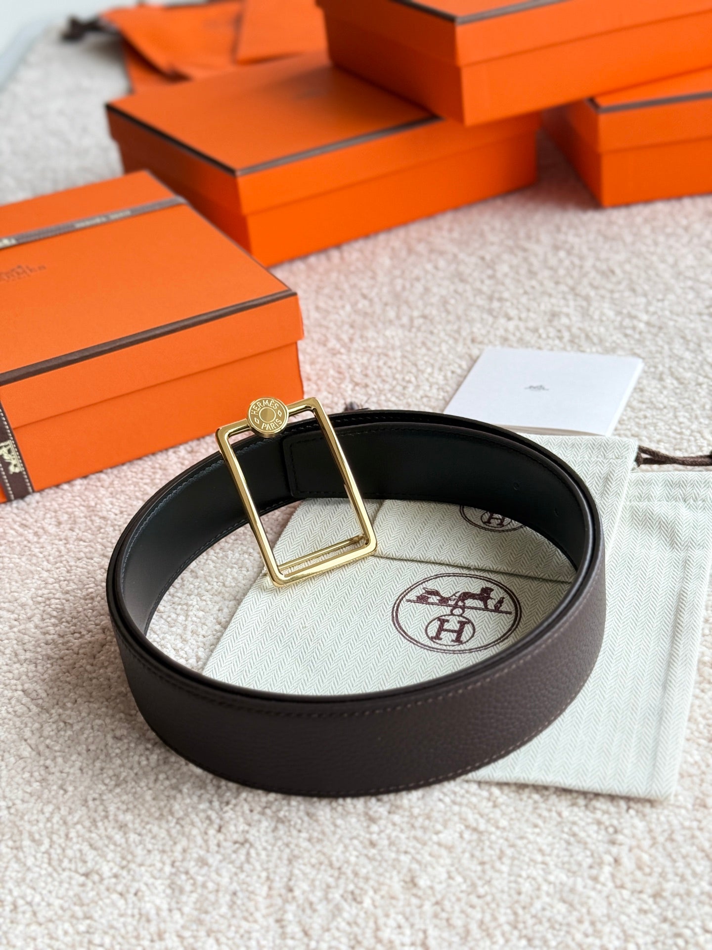 HELENE OSCAR REVERSIBLE LEATHER BELT — BLACK & CHOCOLATE (GOLD HARDWARE, 38MM)