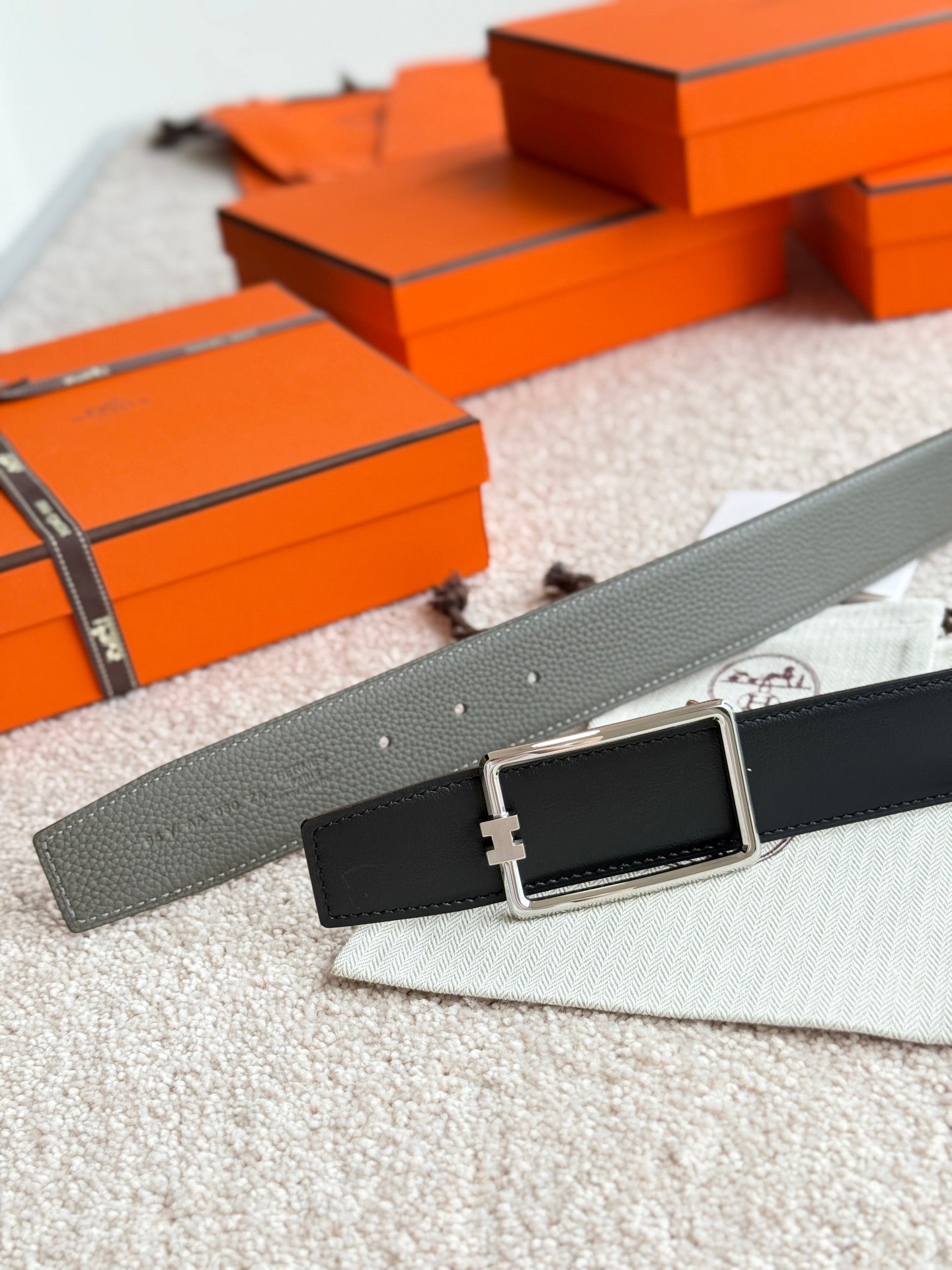 HELENE TUBE H LEATHER BELT — MEYER GRAY (SILVER HARDWARE, 38MM)