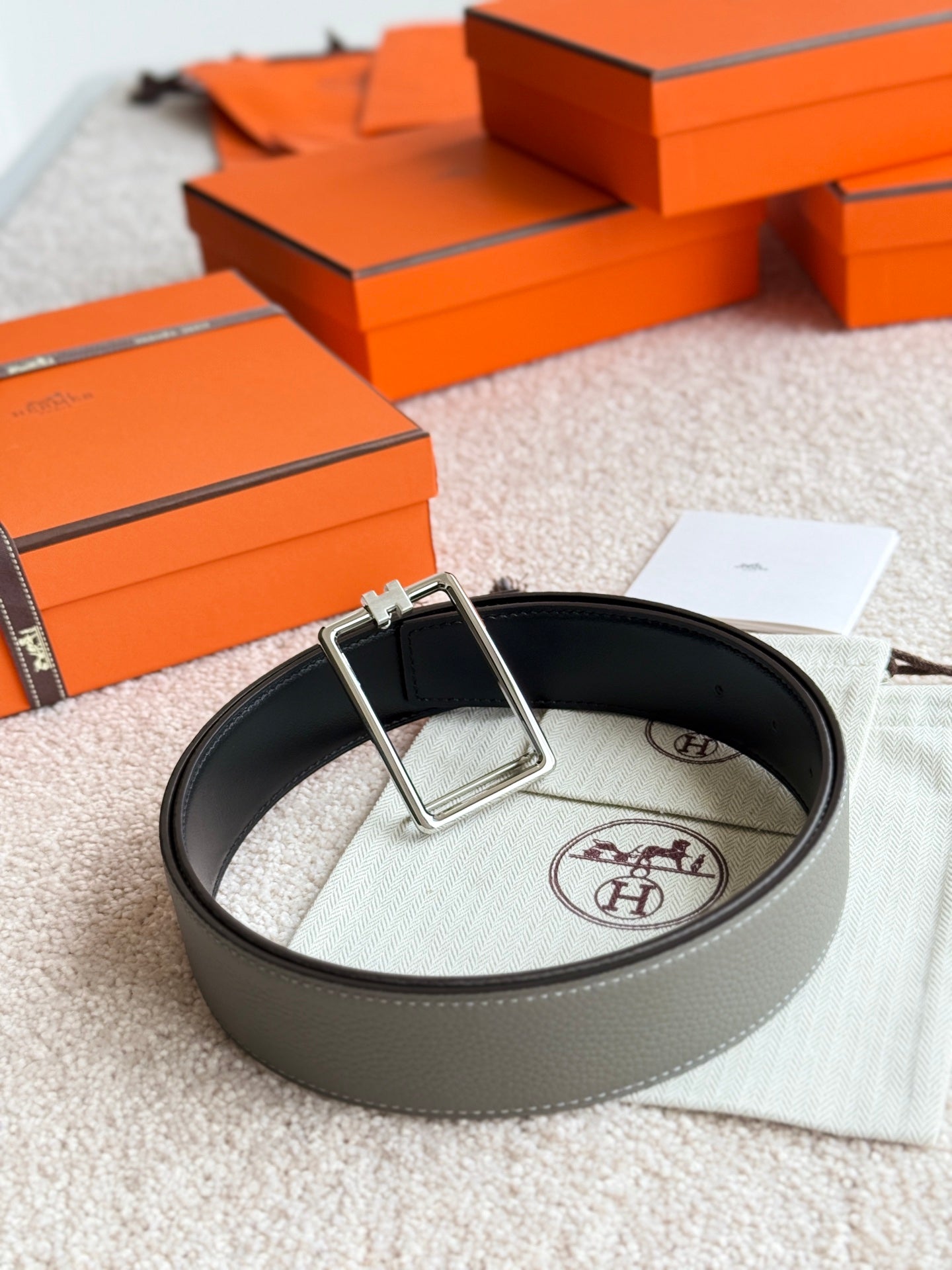 HELENE TUBE H LEATHER BELT — MEYER GRAY (SILVER HARDWARE, 38MM)