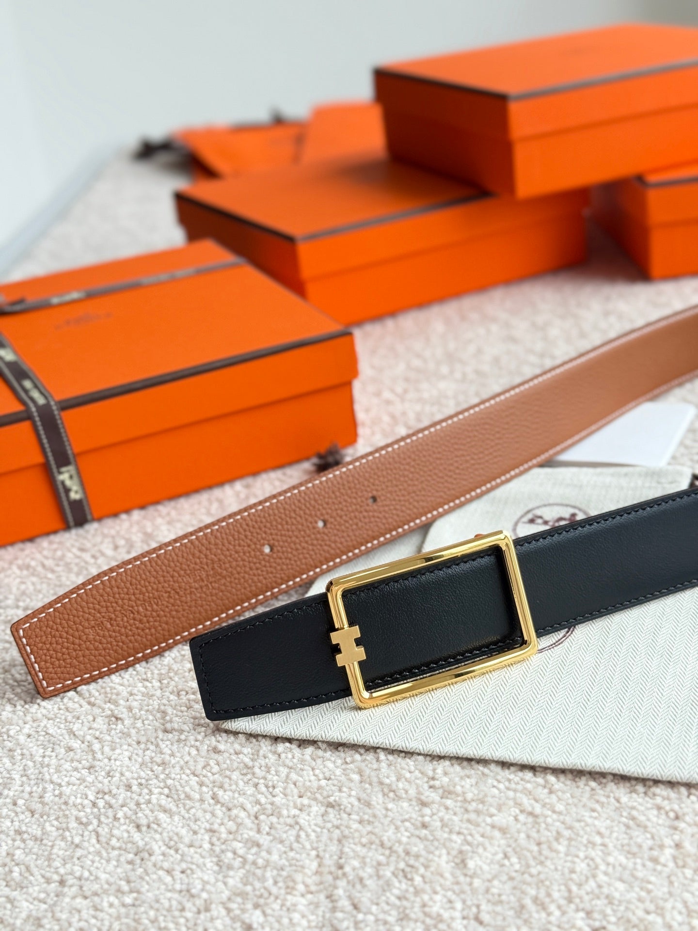 HELENE TUBE H LEATHER BELT — BROWN (GOLD HARDWARE, 38MM)