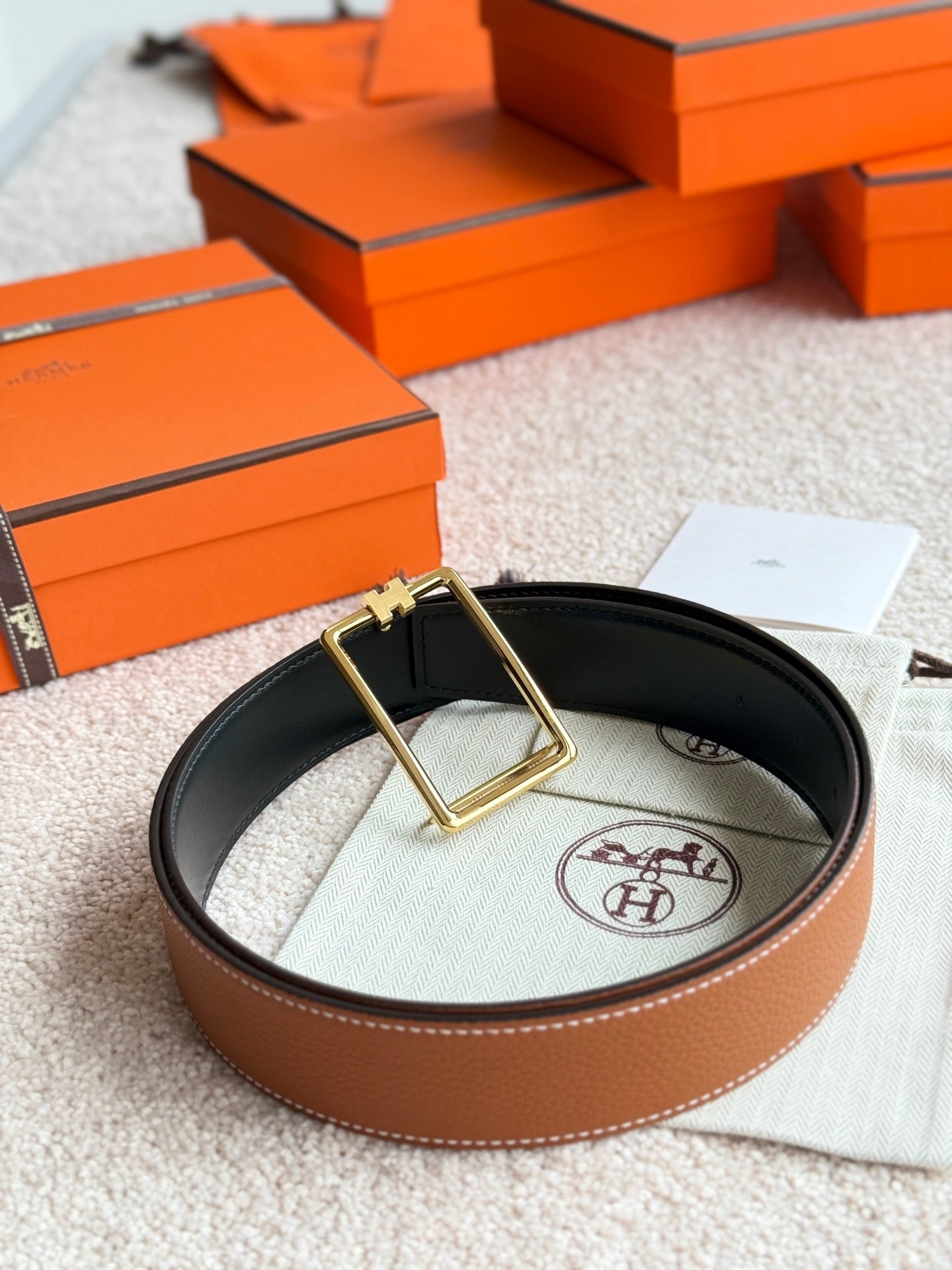 HELENE TUBE H LEATHER BELT — BROWN (GOLD HARDWARE, 38MM)