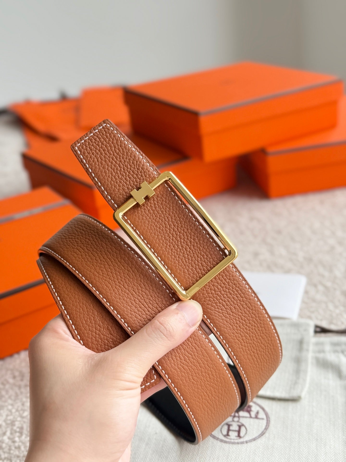 HELENE TUBE H LEATHER BELT — BROWN (GOLD HARDWARE, 38MM)