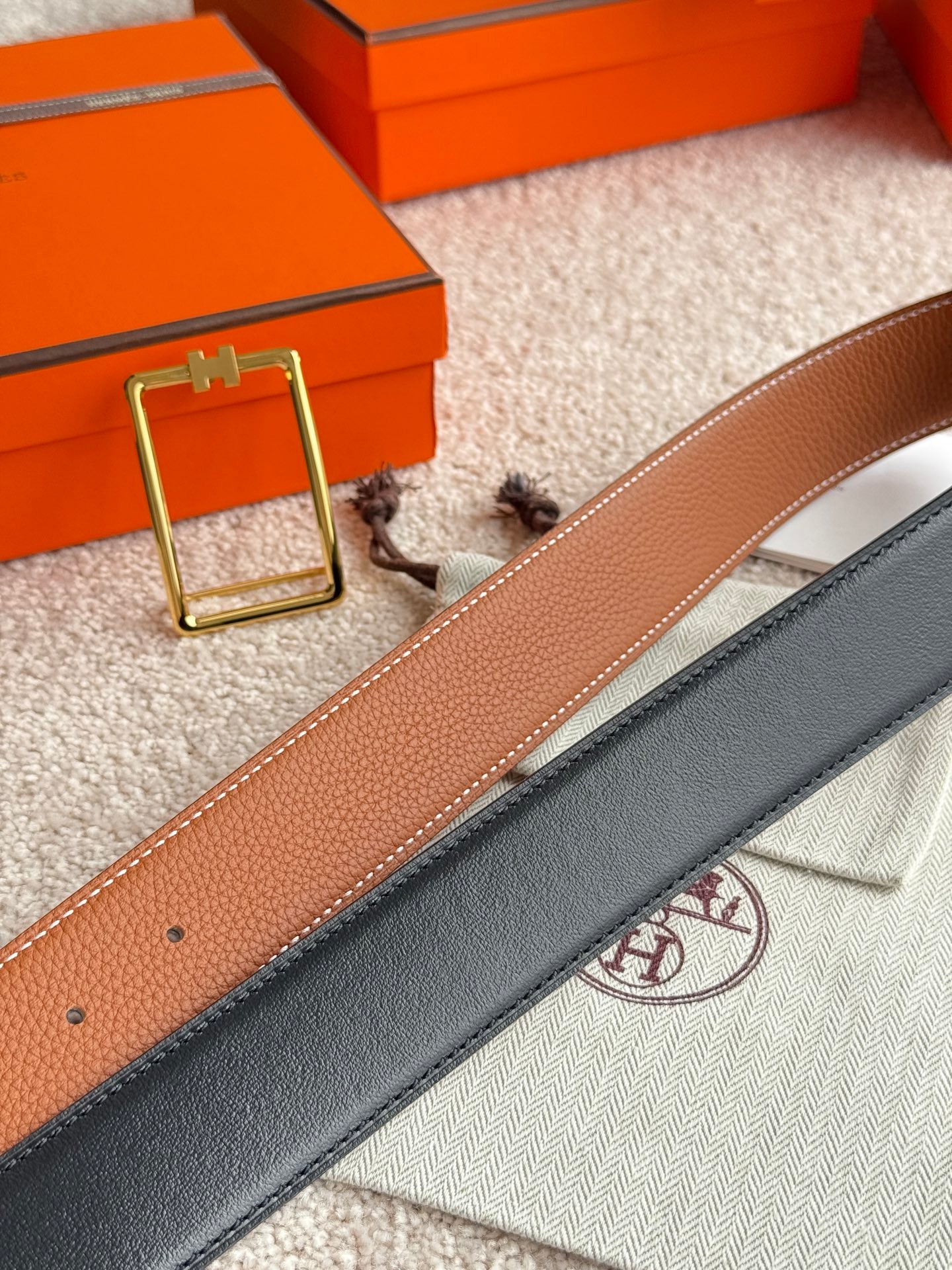 HELENE TUBE H LEATHER BELT — BROWN (GOLD HARDWARE, 38MM)