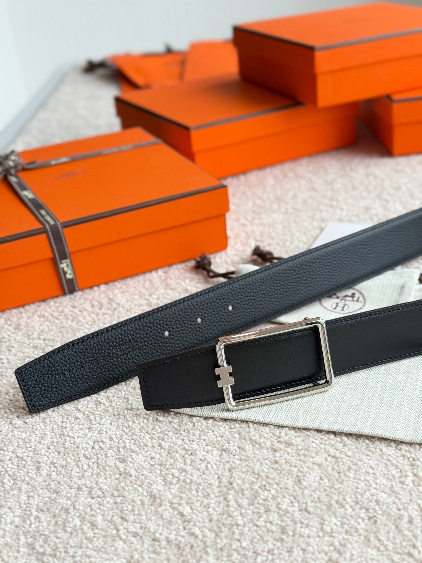 HELENE TUBE H LEATHER BELT — BLACK (SILVER HARDWARE, 38MM)