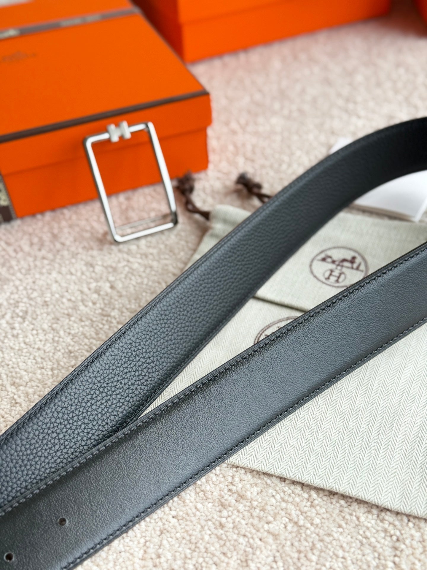 HELENE TUBE H LEATHER BELT — BLACK (SILVER HARDWARE, 38MM)