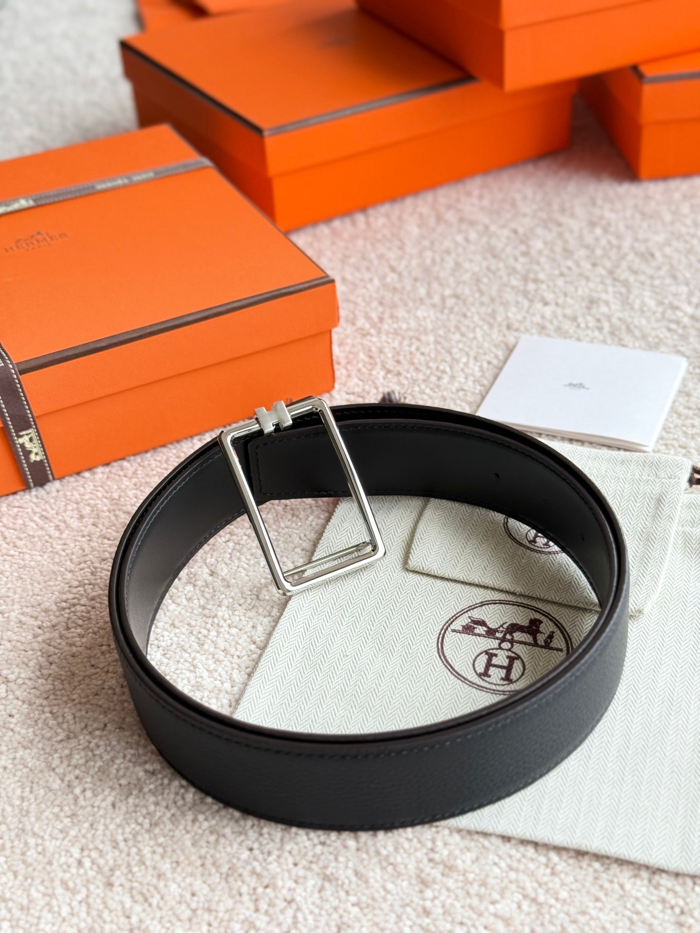 HELENE TUBE H LEATHER BELT — BLACK (SILVER HARDWARE, 38MM)