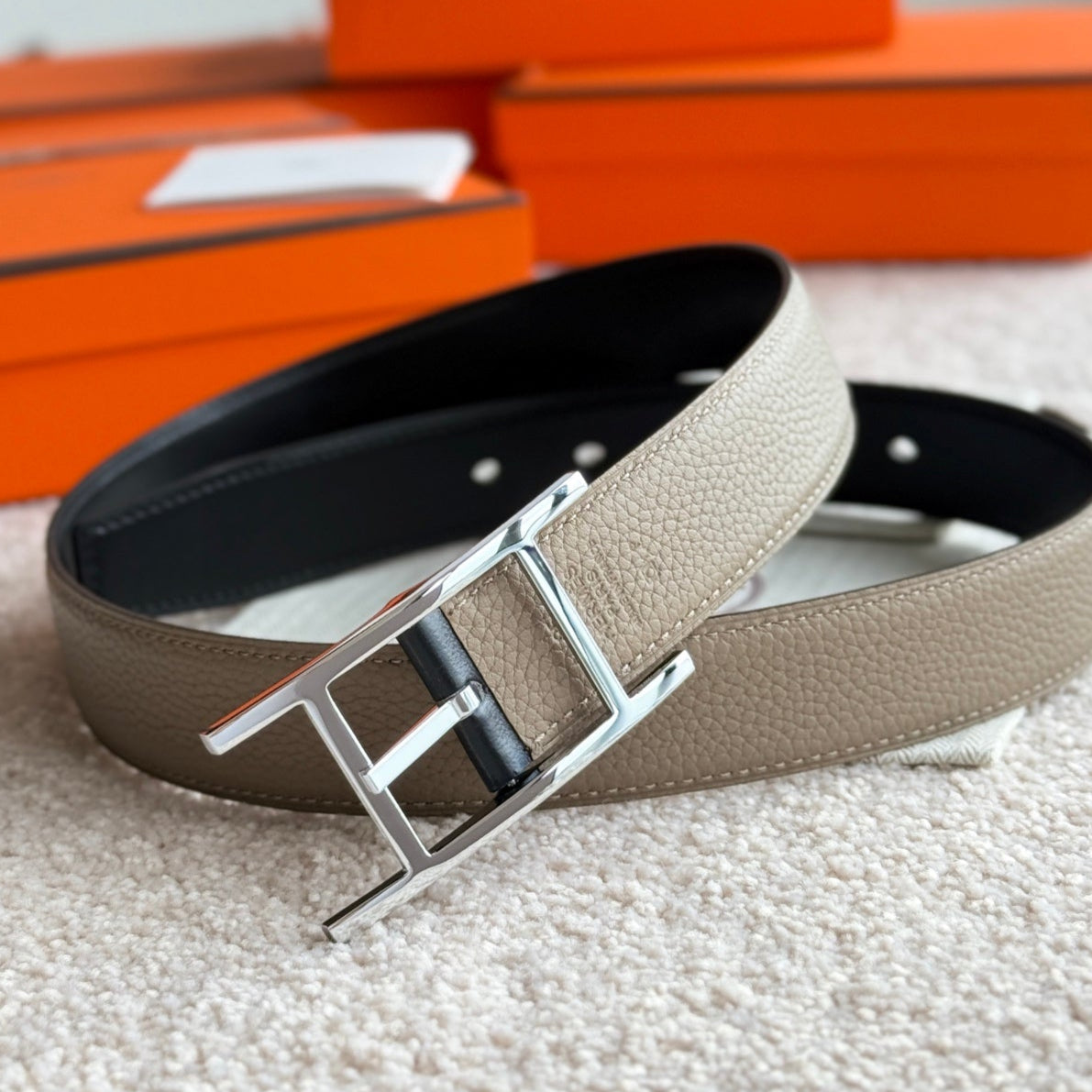 HELENE QUENTIN REVERSIBLE LEATHER BELT — BLACK & BEIGE (SILVER HARDWARE, 32MM)