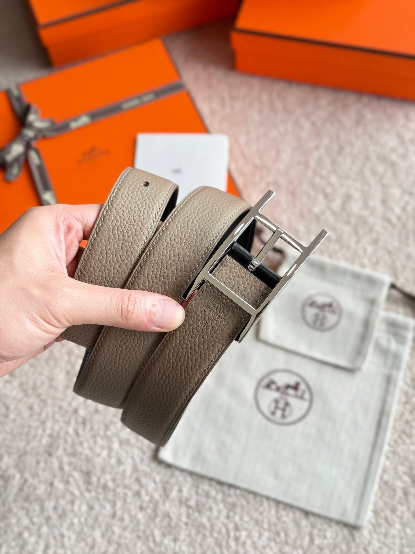 HELENE QUENTIN REVERSIBLE LEATHER BELT — BLACK & BEIGE (SILVER HARDWARE, 32MM)